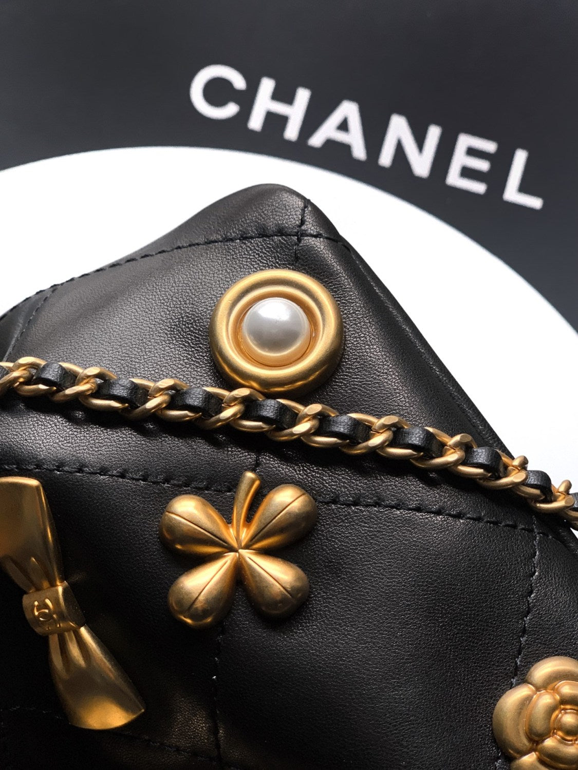 Chanel 2026 Spring/summer New Arrival Women's Heart-shaped Bow Emblem Bucket Bag Diamond-quilted Chain Strap Mini Crossbody Bags #196879