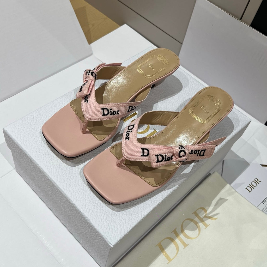 DIOR J Adior Heeled Thong Sandal White Embroidered Cotton and Black Lambskin #385829