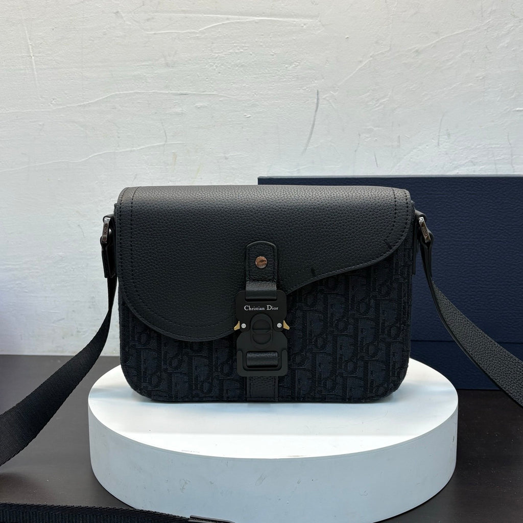 Dior Men's Small Spring/summer Saddle-style Flap Messenger Bag In Black With Oblique Print Fabric And Black Calfskin Chest Pouch Bag Shopping Bag 1ADPO049YKS_H00N #195817