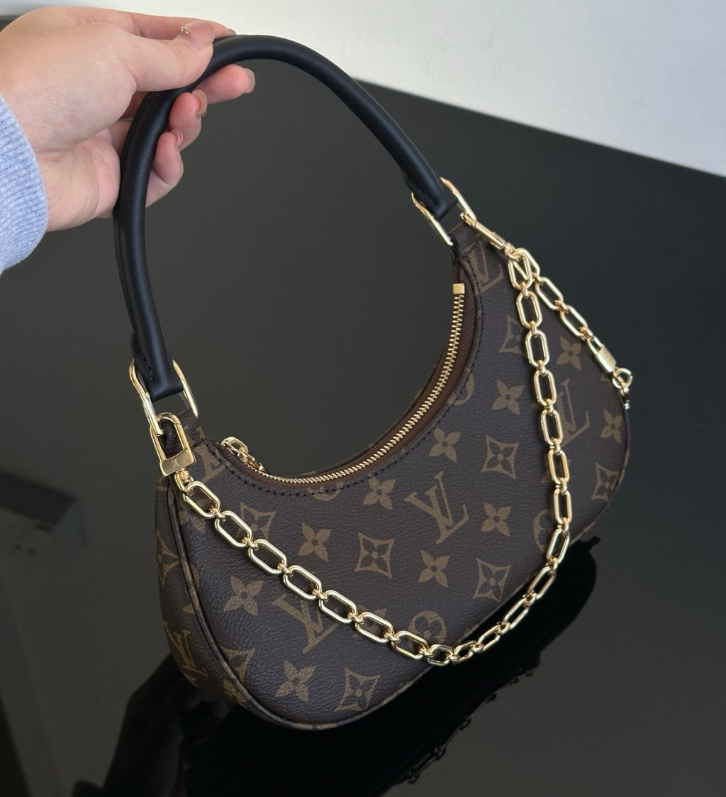 Louis Vuitton 2025 New Crescent Moon Bag. Cathy Small L Monogram Handbag. Comes with Full Packaging #83131A