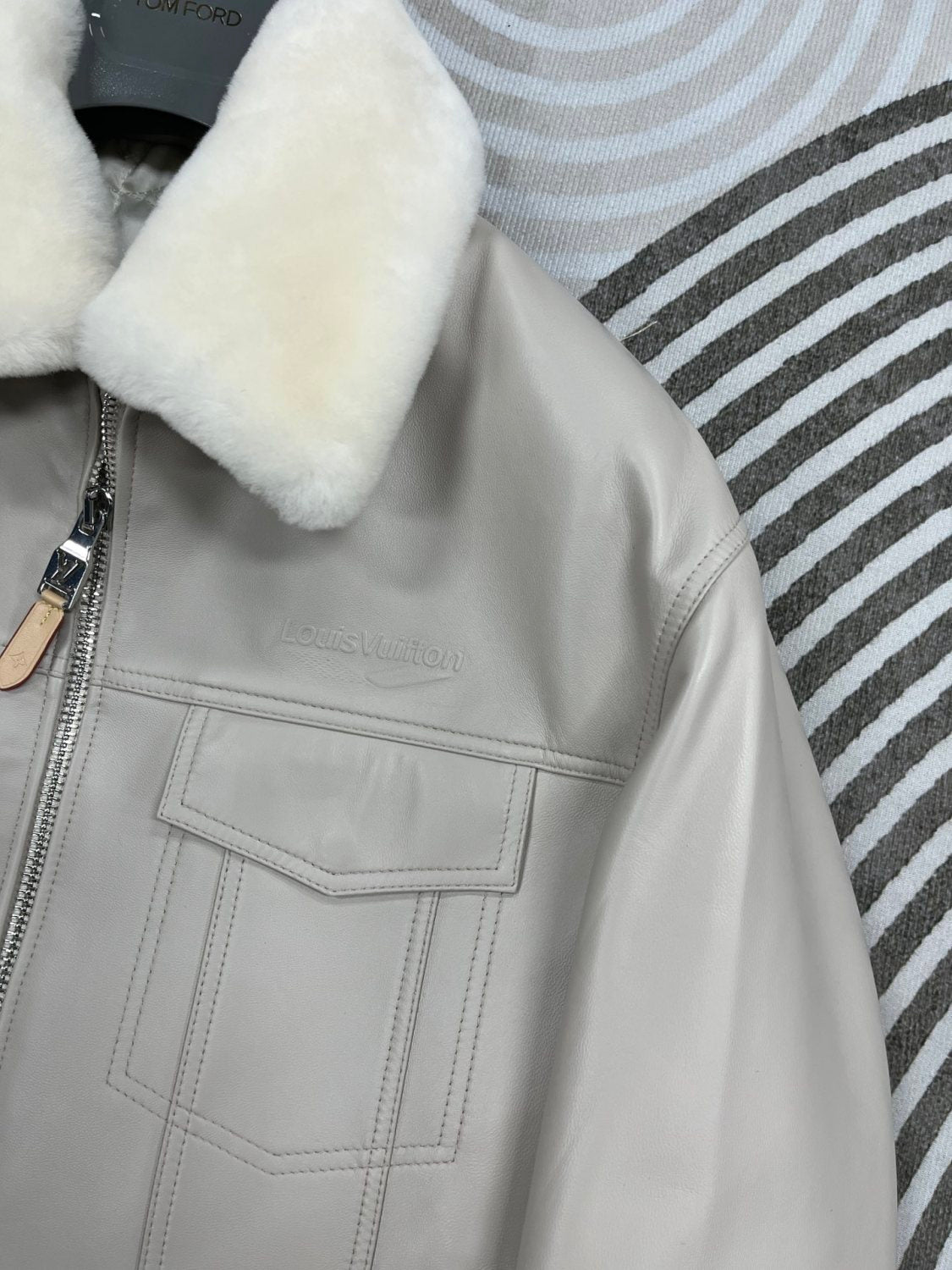 Louis Vuitton Men's Autumn and Winter Solid Color Fur Collar Sheepskin Zipper Long Sleeve Jacket #74719