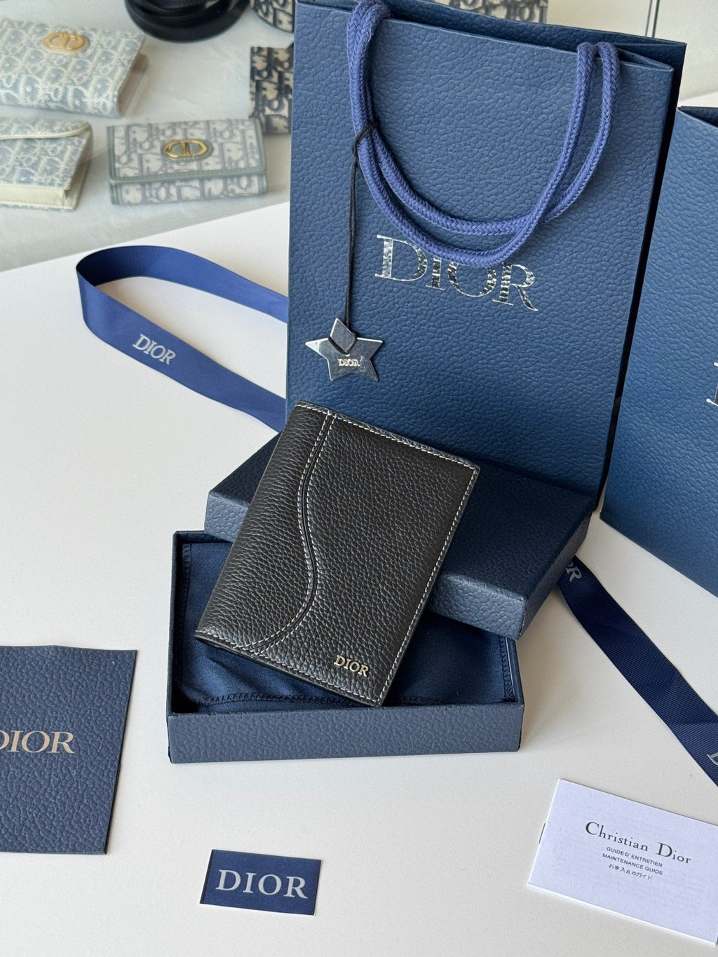 Dior Men's CD lcon Vertical Bifold Card Holder Passport Holder Casual Logo Solid Color Canvas Leather Saddle Passport Cover Wallet Purse Bags Bag 2ADCH169YKK-H00N #81355