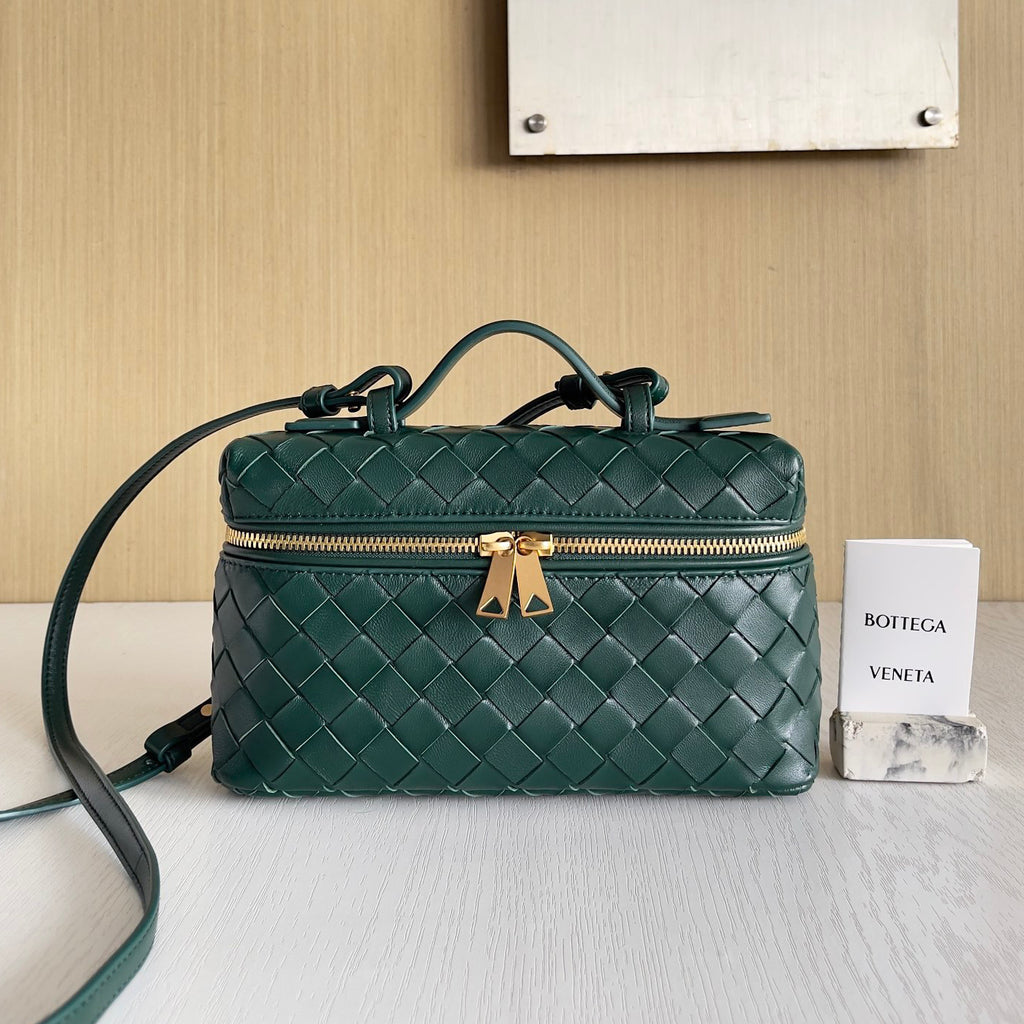 Bottega Veneta Bang Bang Women's Gold Accessories Zipper Closure Solid Color Calfskin Shoulder Crossbody Handbag Bag Bags #76533