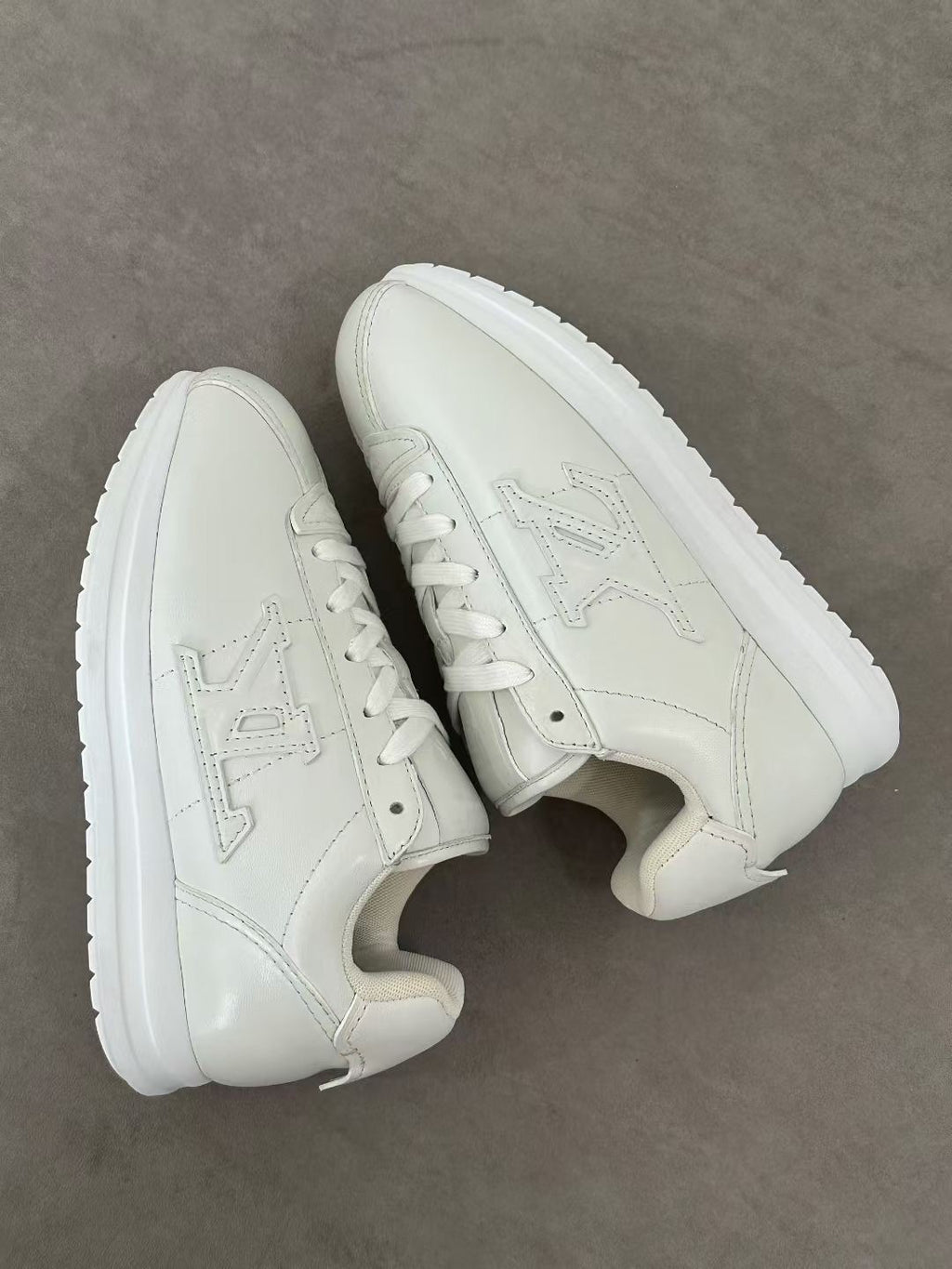 Louis Vuitton LV BUTTERSOFT Men's And Women's Spring/Fall Fashion Casual Round Toe Lace Up Leather Embossed Low Top Sneakers Shoes #78571