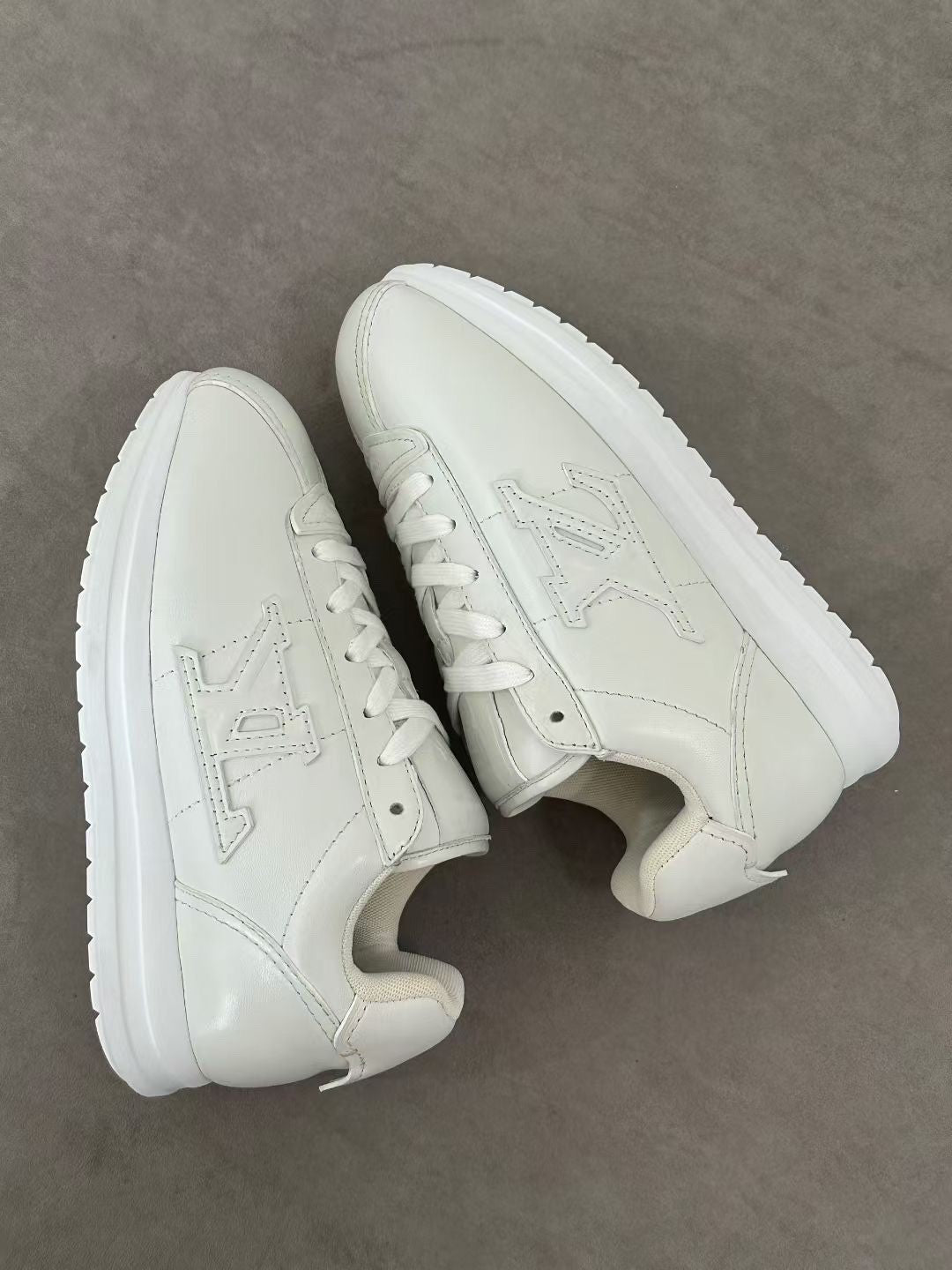 Louis Vuitton LV BUTTERSOFT Men's And Women's Spring/Fall Fashion Casual Round Toe Lace Up Leather Embossed Low Top Sneakers Shoes #78571