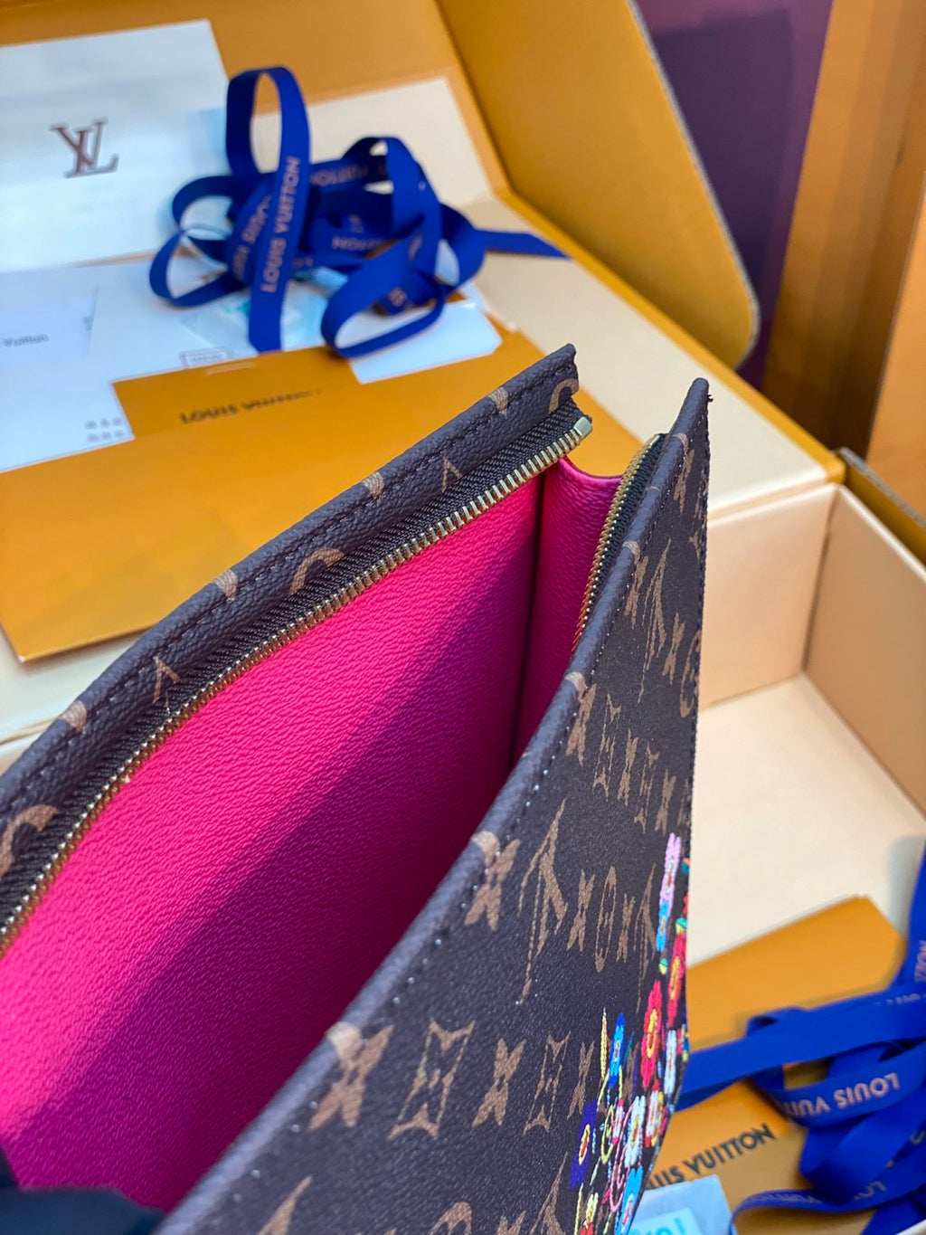 Louis Vuitton LV x TM Men's Solid Color Letter Print Sunflower Pattern Zipper Leather Clutch Bag Bags #77914