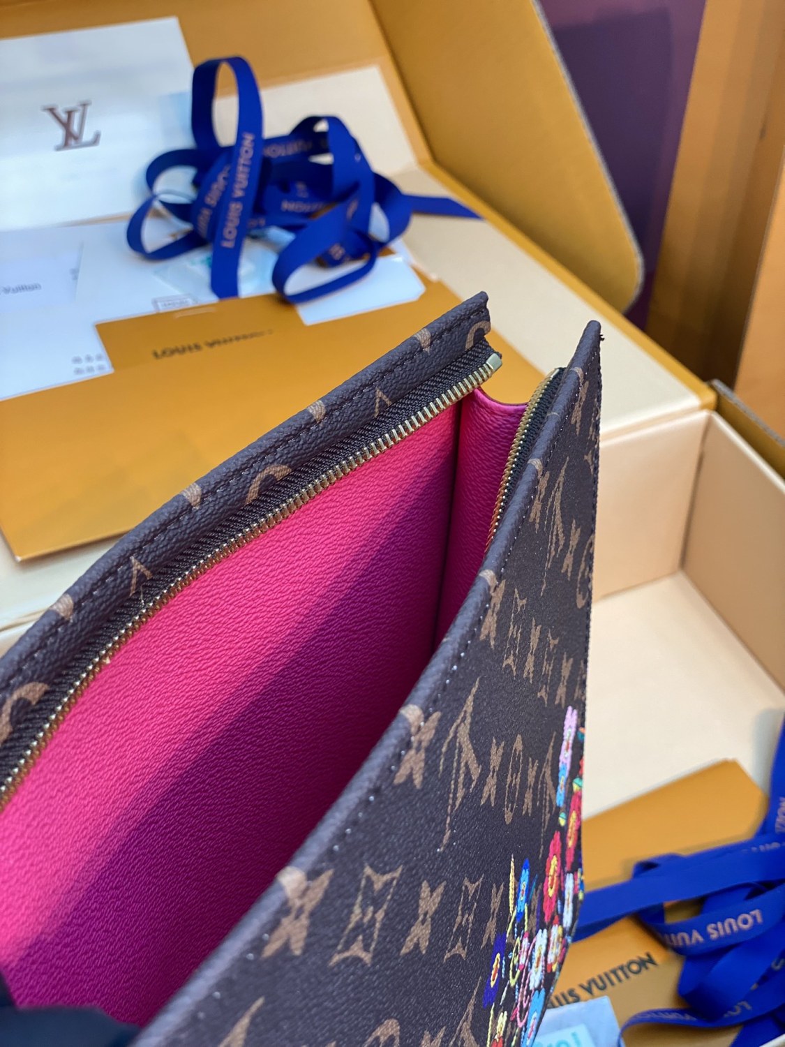 Louis Vuitton LV x TM Men's Solid Color Letter Print Sunflower Pattern Zipper Leather Clutch Bag Bags #77914