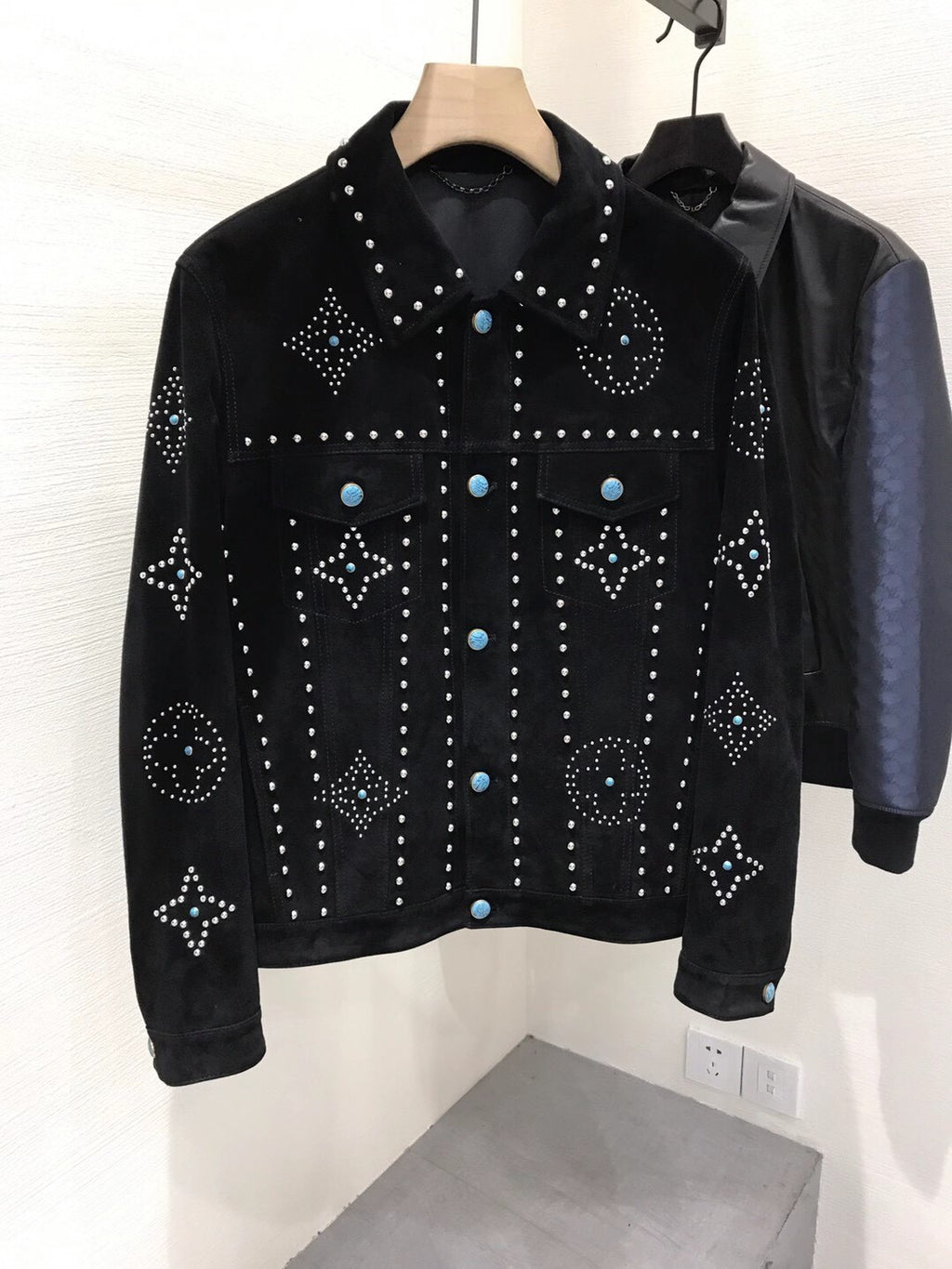 Louis Vuitton Men's Fall/Winter Black Logo Pattern Embroidery Lapel Long Sleeve Denim Jacket #73291
