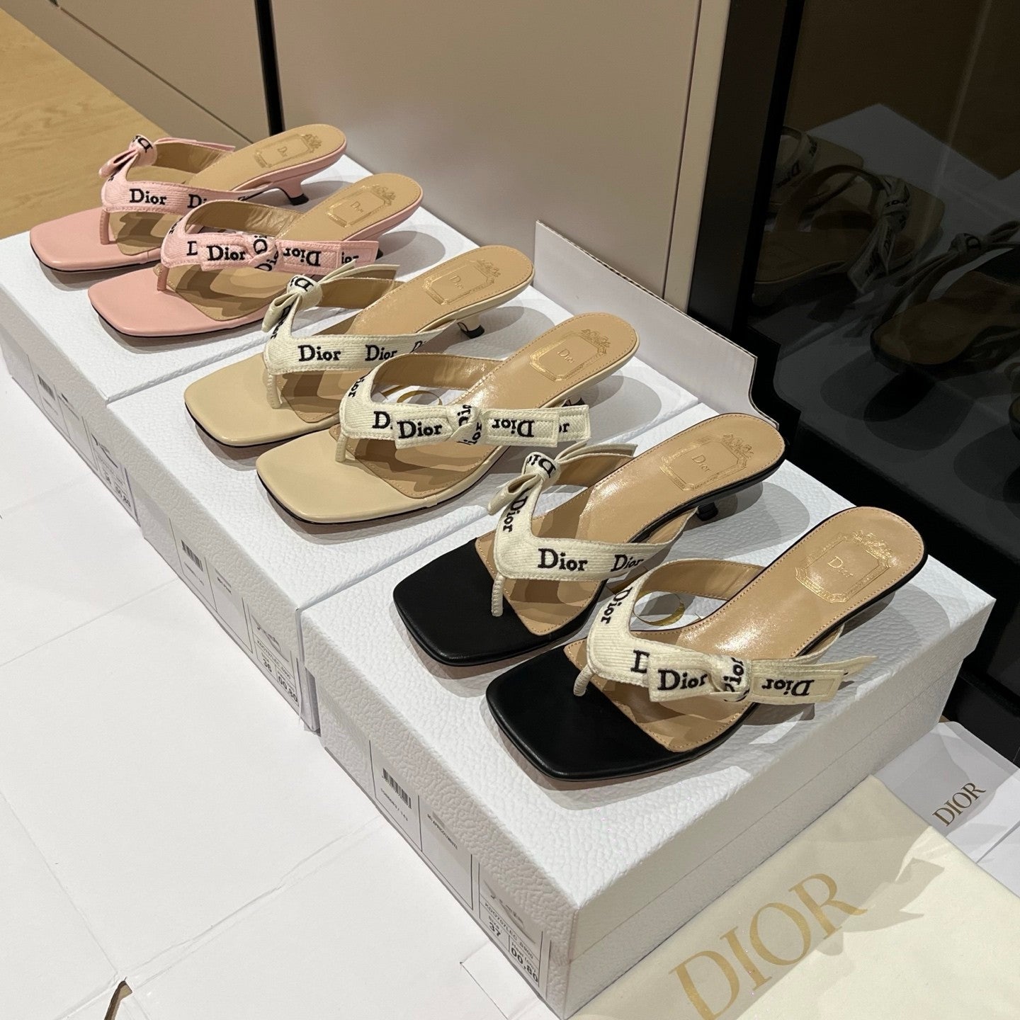 DIOR J Adior Heeled Thong Sandal White Embroidered Cotton and Black Lambskin #385829