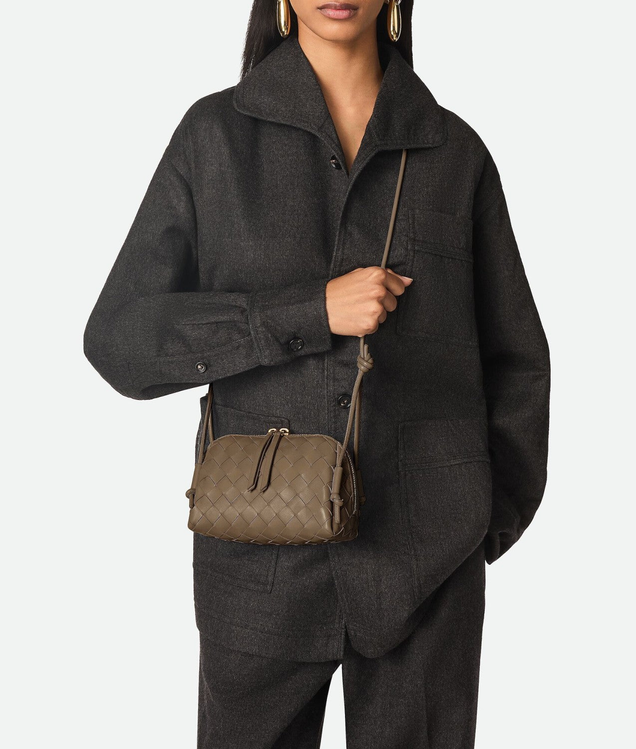 Bottega Veneta Women's Concert Intrecciato Weave Adjustable Tubular Shoulder Strap Sliding Knotted Sheepskin Clutch #332754