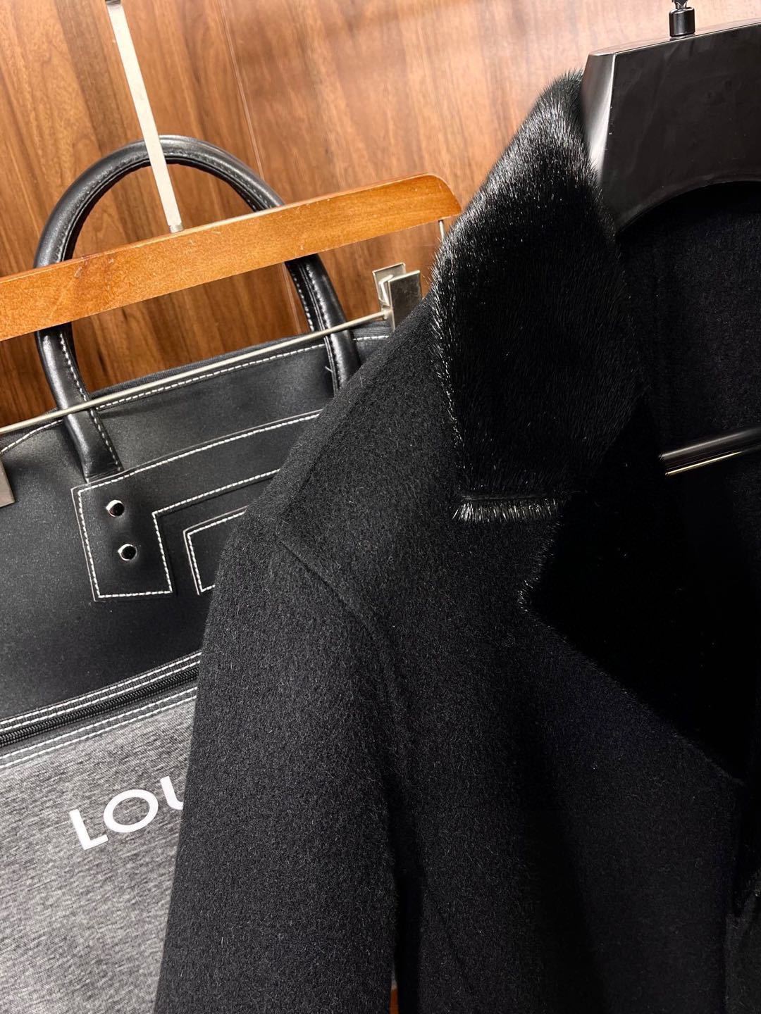 Louis Vuitton Men's Autumn and Winter Solid Color Seal Fur Collar Cashmere Long Single Breasted Coat Jacket #74933