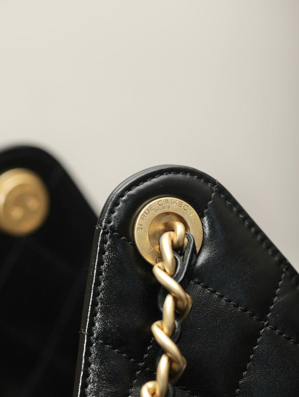 Chanel Women's Classic Double C Logo Solid Color Cowhide & Leather Tote Shoulder Bag Bags #75835
