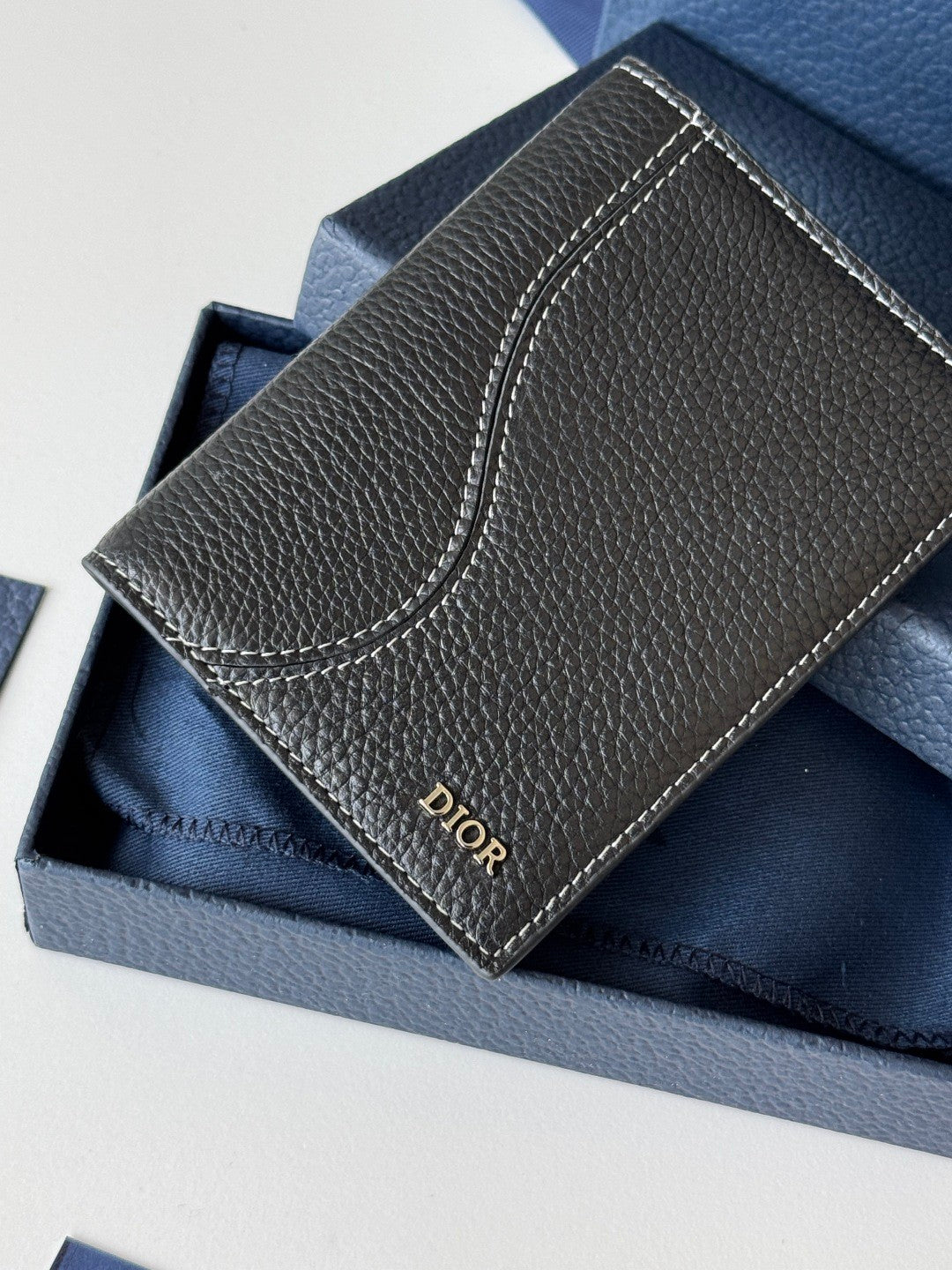 Dior Men's CD lcon Vertical Bifold Card Holder Passport Holder Casual Logo Solid Color Canvas Leather Saddle Passport Cover Wallet Purse Bags Bag 2ADCH169YKK-H00N #81355