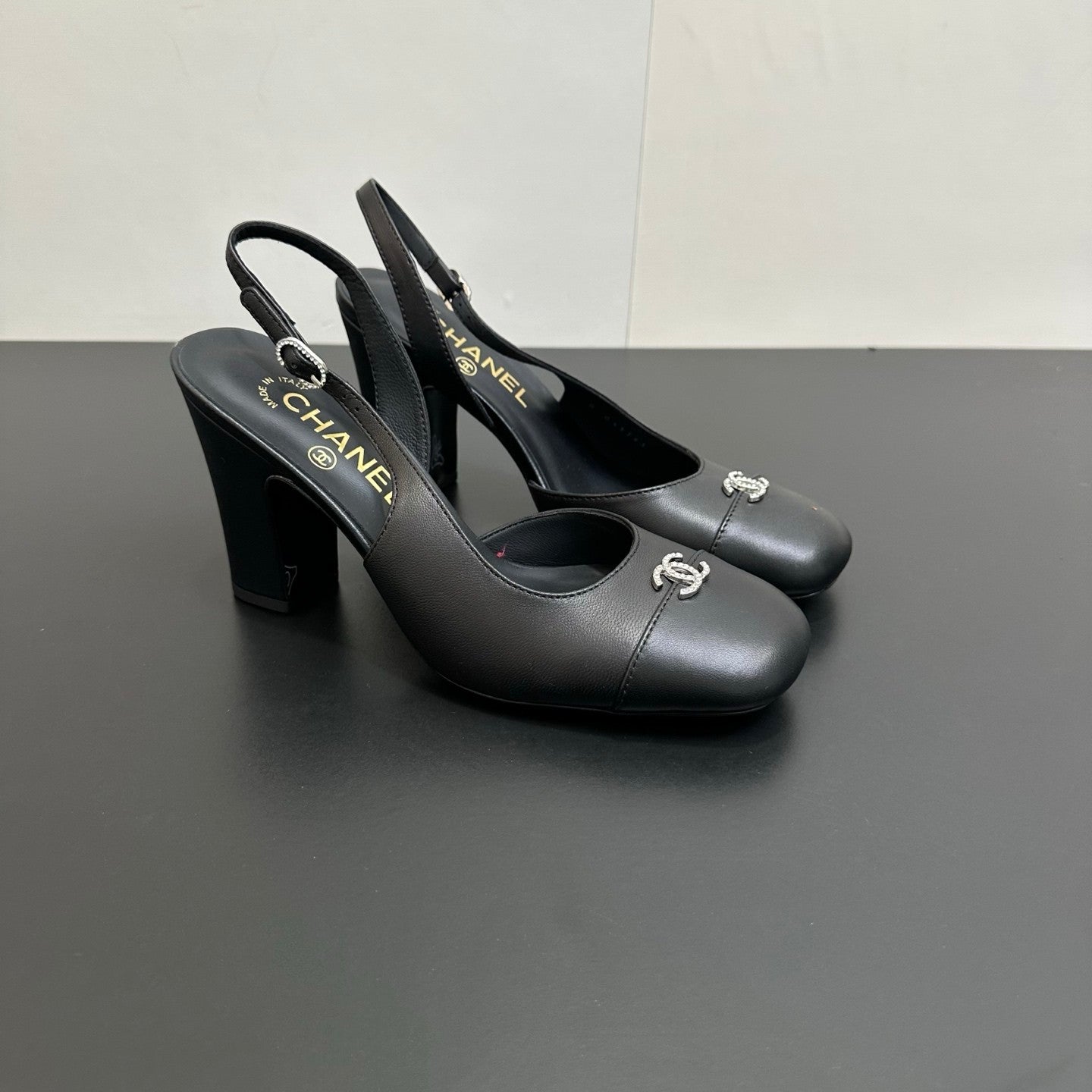Chanel 9cm Heel Height Double C Thick Heel Back Hollow Color Block Stitching High Heel Sandals #333233