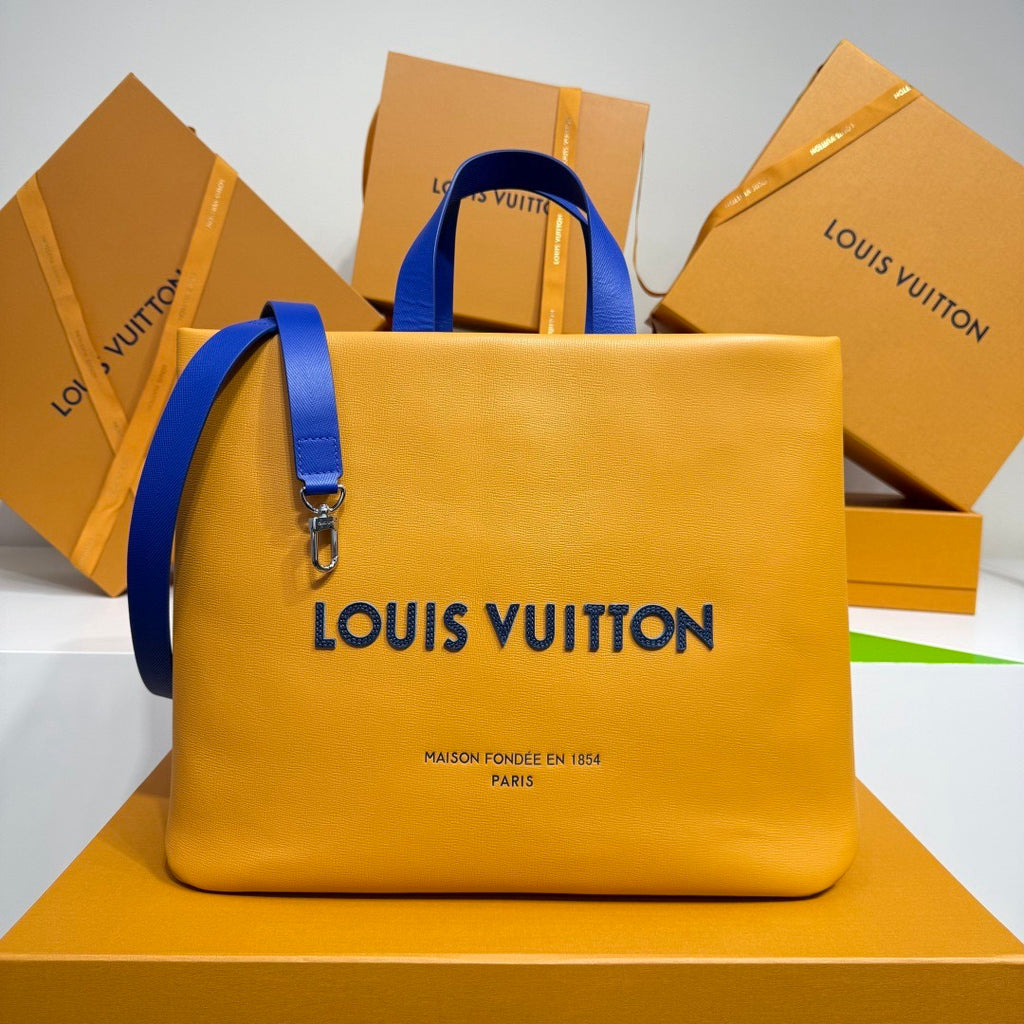 Louis Vuitton Shopper Tote MM Autres Cuirs Men Bags Fashionable Two-Tone Handbag  Bag Trendy Casual Luxury Logo Print Clutch M24457 M13979 M13982 M26082 M15273 #82365A
