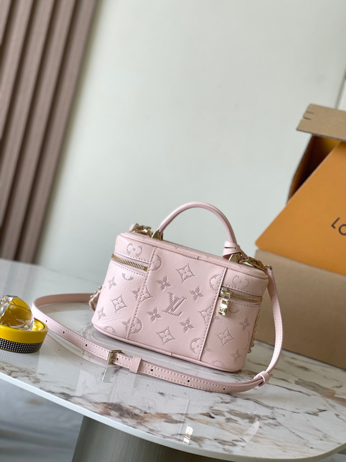 Louis Vuitton Vanity Pouch Flower Ring Women's Gray Monogrammed Pendant Zipper Closure Calfskin Gloves Cosmetic Bag Bags #76843
