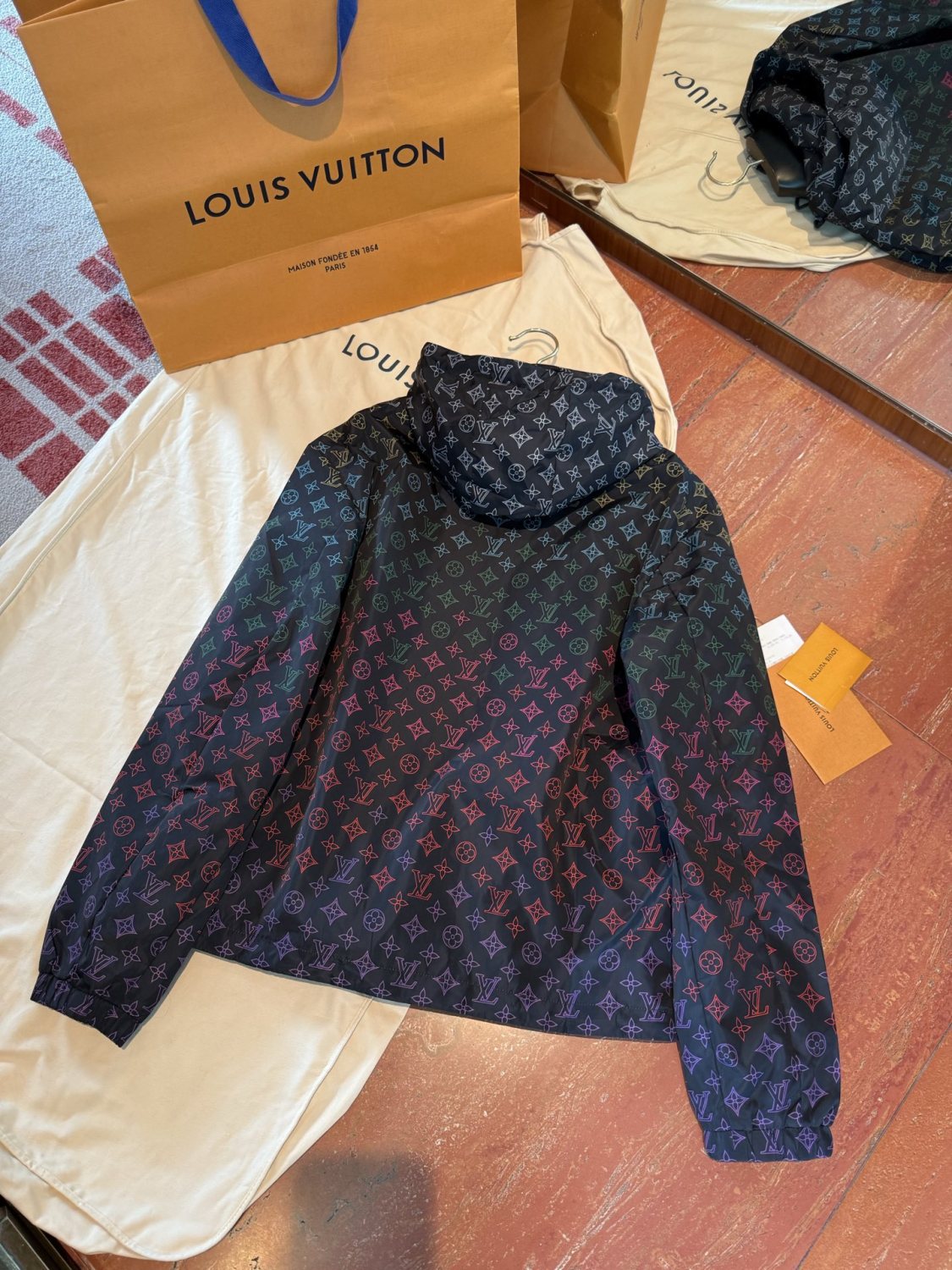 Louis Vuitton Men's And Women's Spring And Summer Gradient Rainbow Letters Printed Sunscreen Hooded Zipper Long Sleeved Jacket #76558