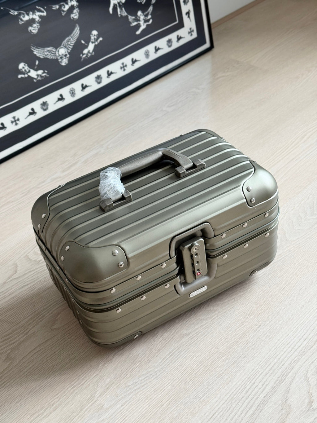 RIMOWA Aluminum Travel Vanity Case in Silver #379431