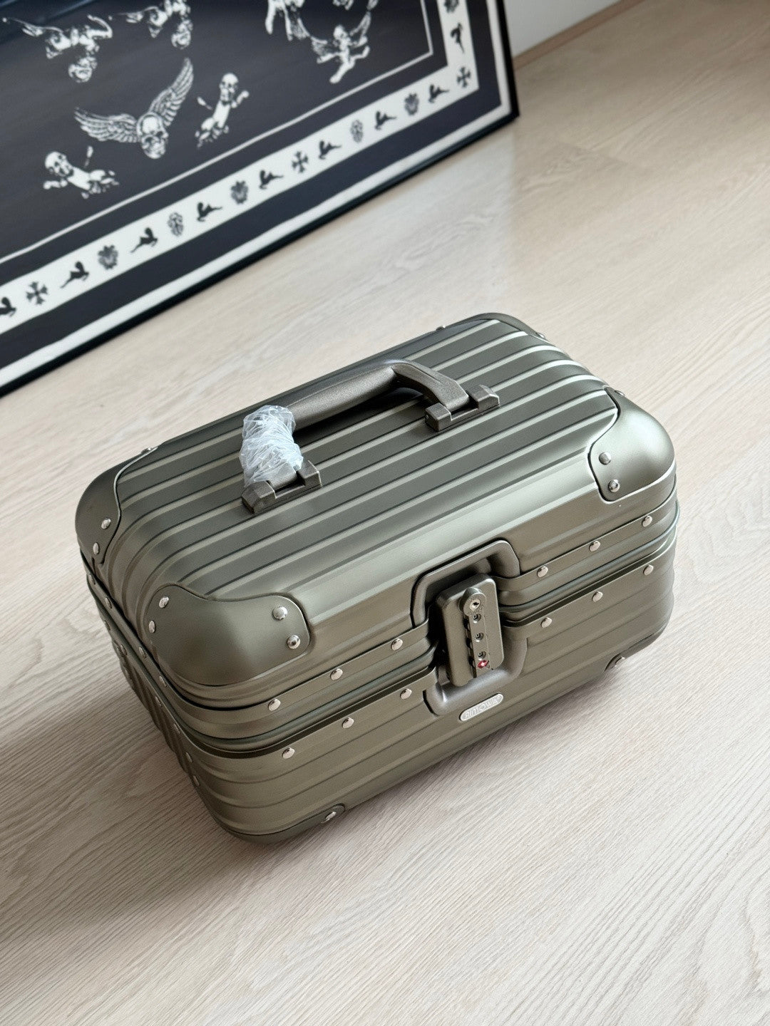 RIMOWA Aluminum Travel Vanity Case in Silver #379431