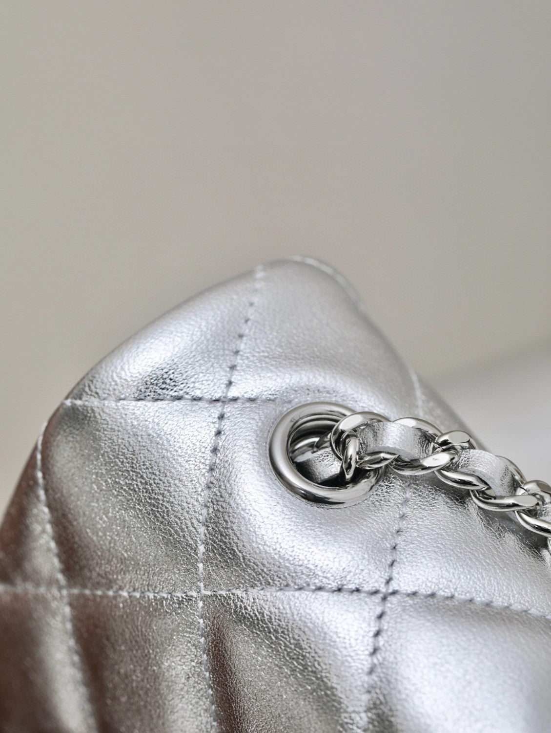 Chanel Women's Solid Color Diamond Pattern Sheepskin Chain Shoulder Strap Crossbody Bag Bags Metallic-colored Leather Tends To Fade Easily #77781
