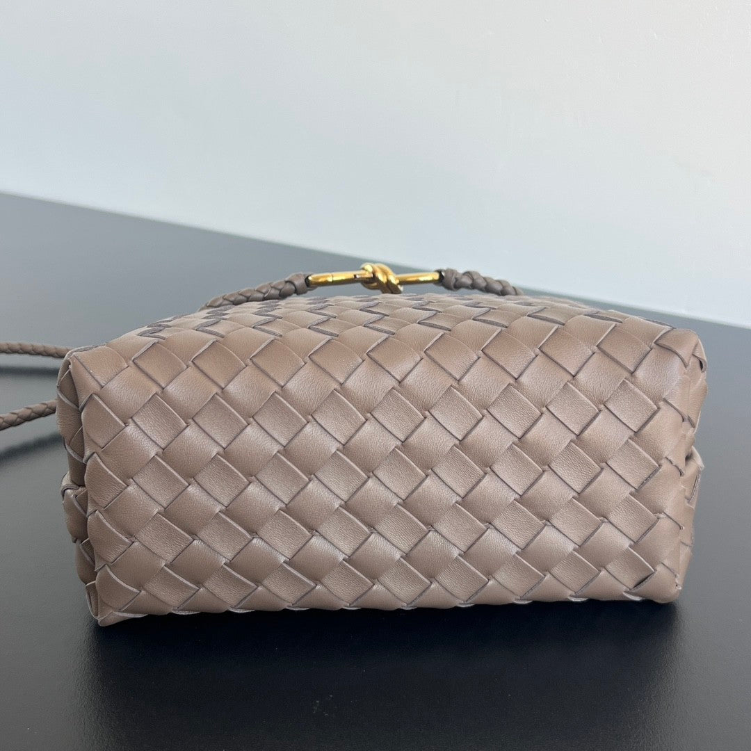 Bottega Veneta Women's Andiamo Collection Handbag Woven Magnetic Clasp Closure Leather Shoulder Crossbody Bag Bags #76212