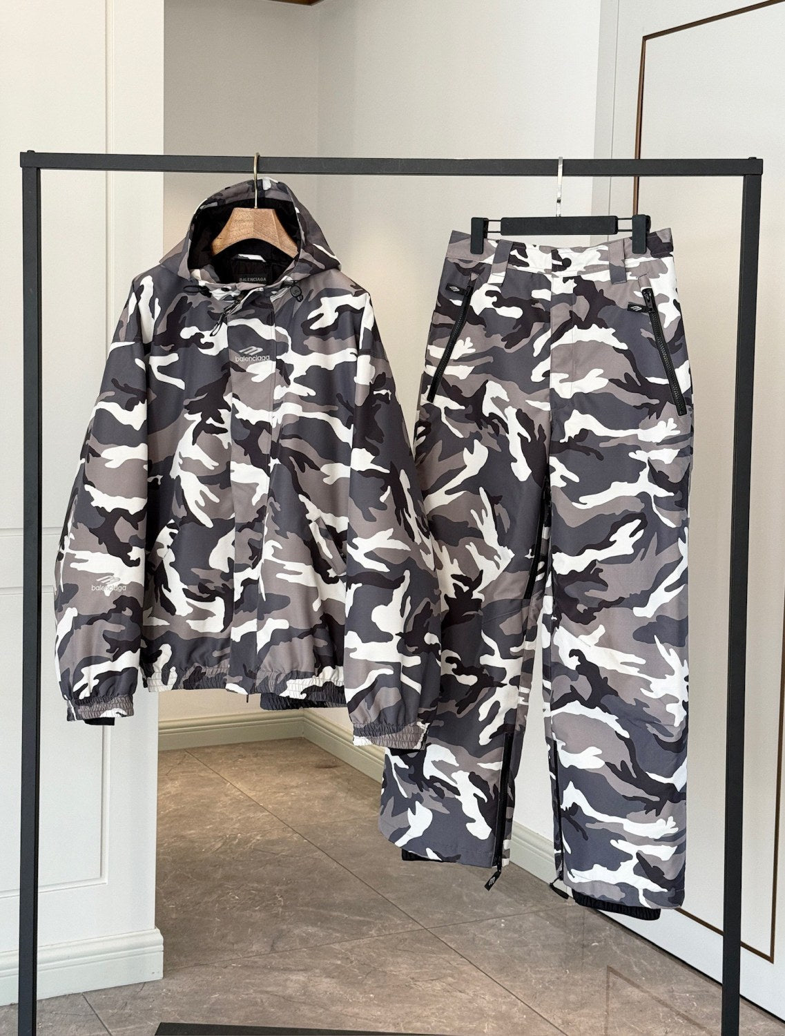 Balenciaga Men's Autumn and Winter Gray Camouflage Hooded Zipper Long Sleeve Nylon Parker Jacket Straight Ski Pants Suit Set #74772