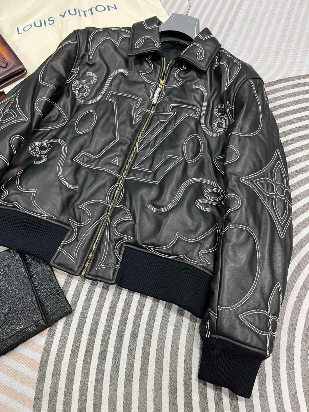 Louis Vuitton Men's Fall And Winter Black Full Print Pattern Lapel Zipper Long Sleeve Jacket #73431