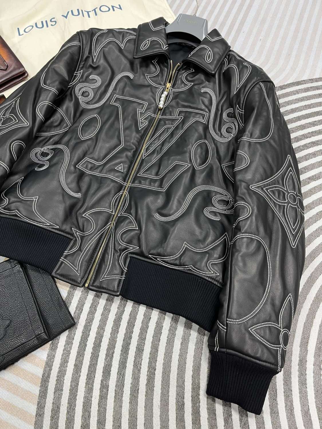Louis Vuitton Men's Fall And Winter Black Full Print Pattern Lapel Zipper Long Sleeve Jacket #73431