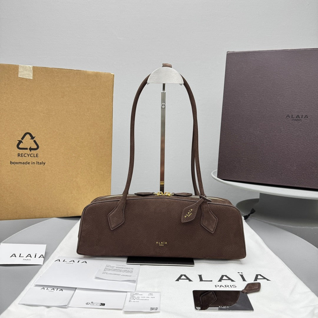 Alaïa Raspberry Le Teckel Medium Bag in Nubuck #320545