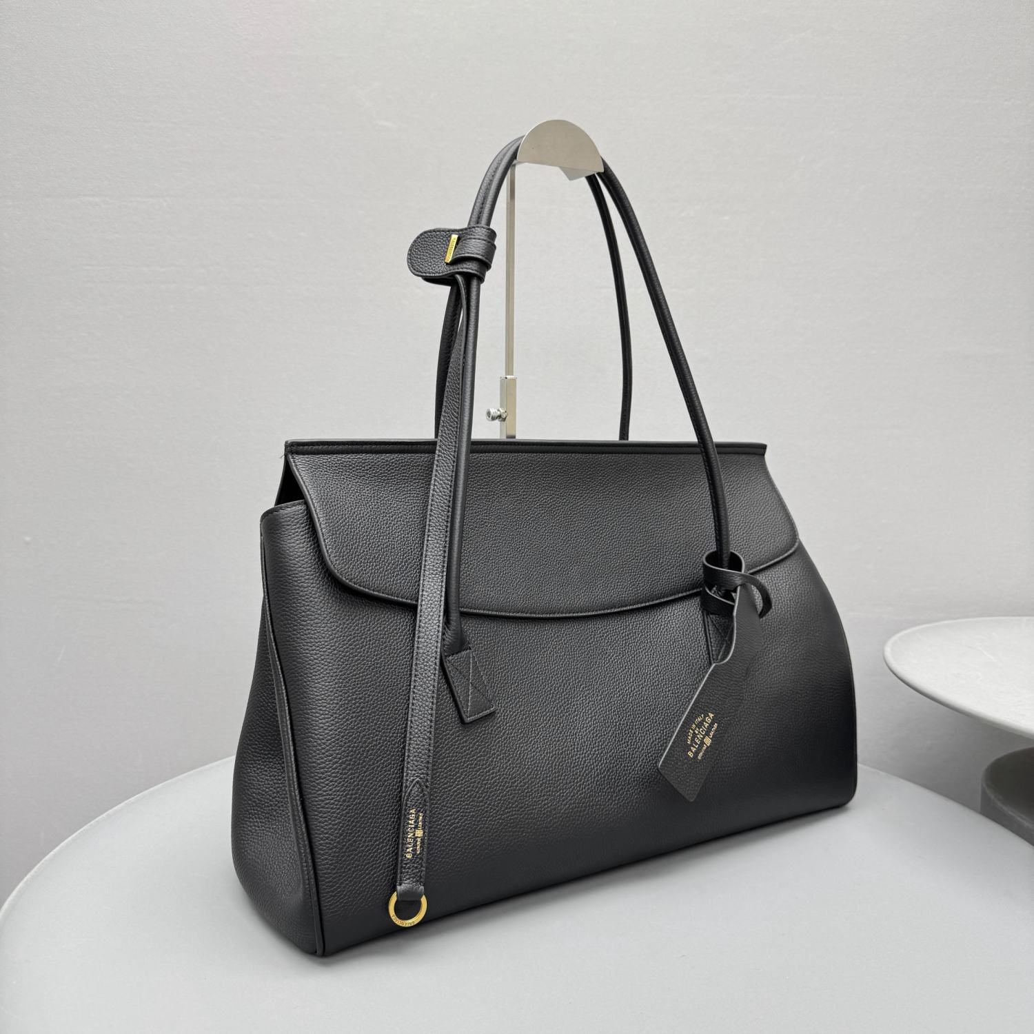 Balenciaga Carrie Carry All Handbag #333735