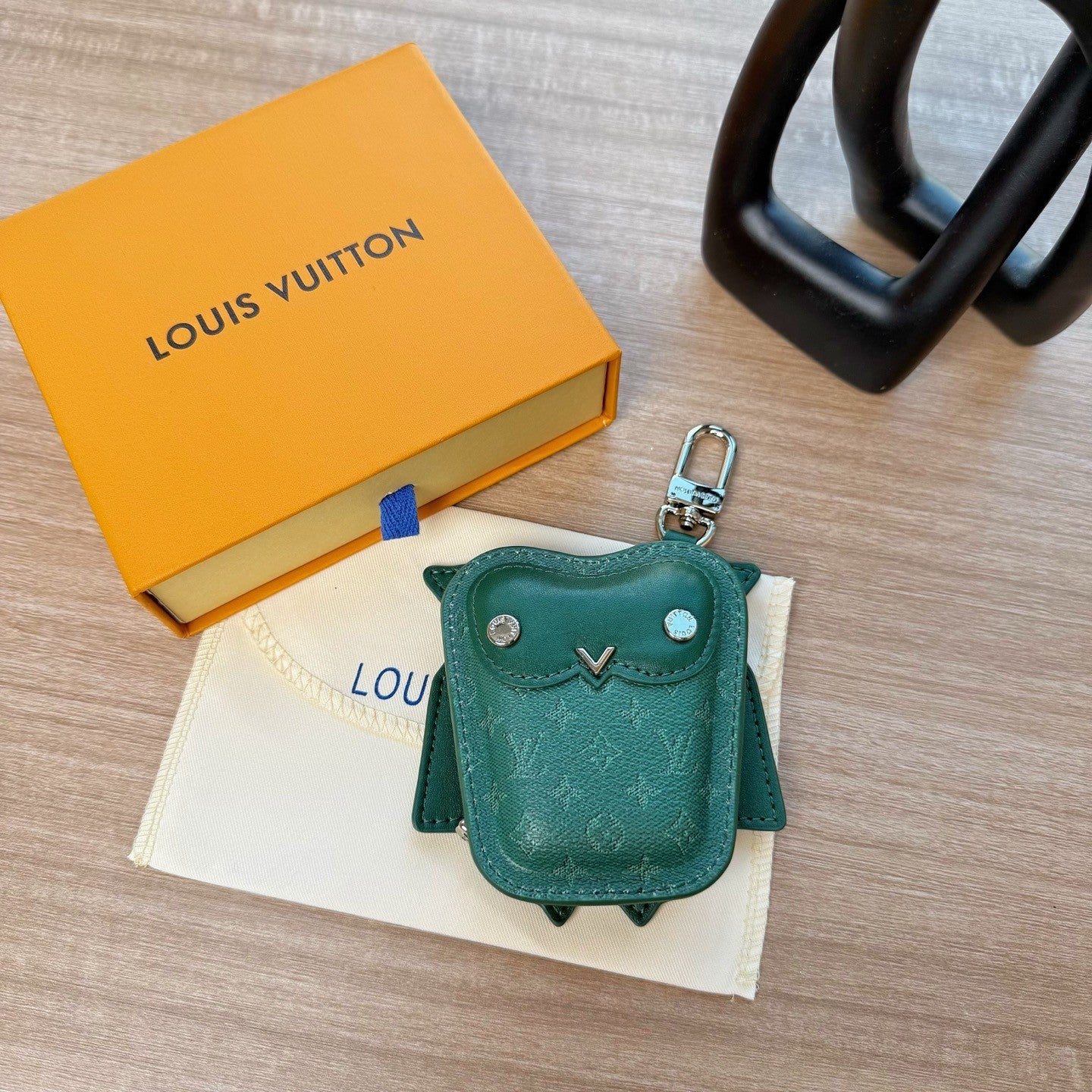 Louis Vuitton Lv Owl Headphones Bag Keychain Pendant Fashionable Exquisite Bag Pendant Monogram Mini Bag Accessory M03442 #195328
