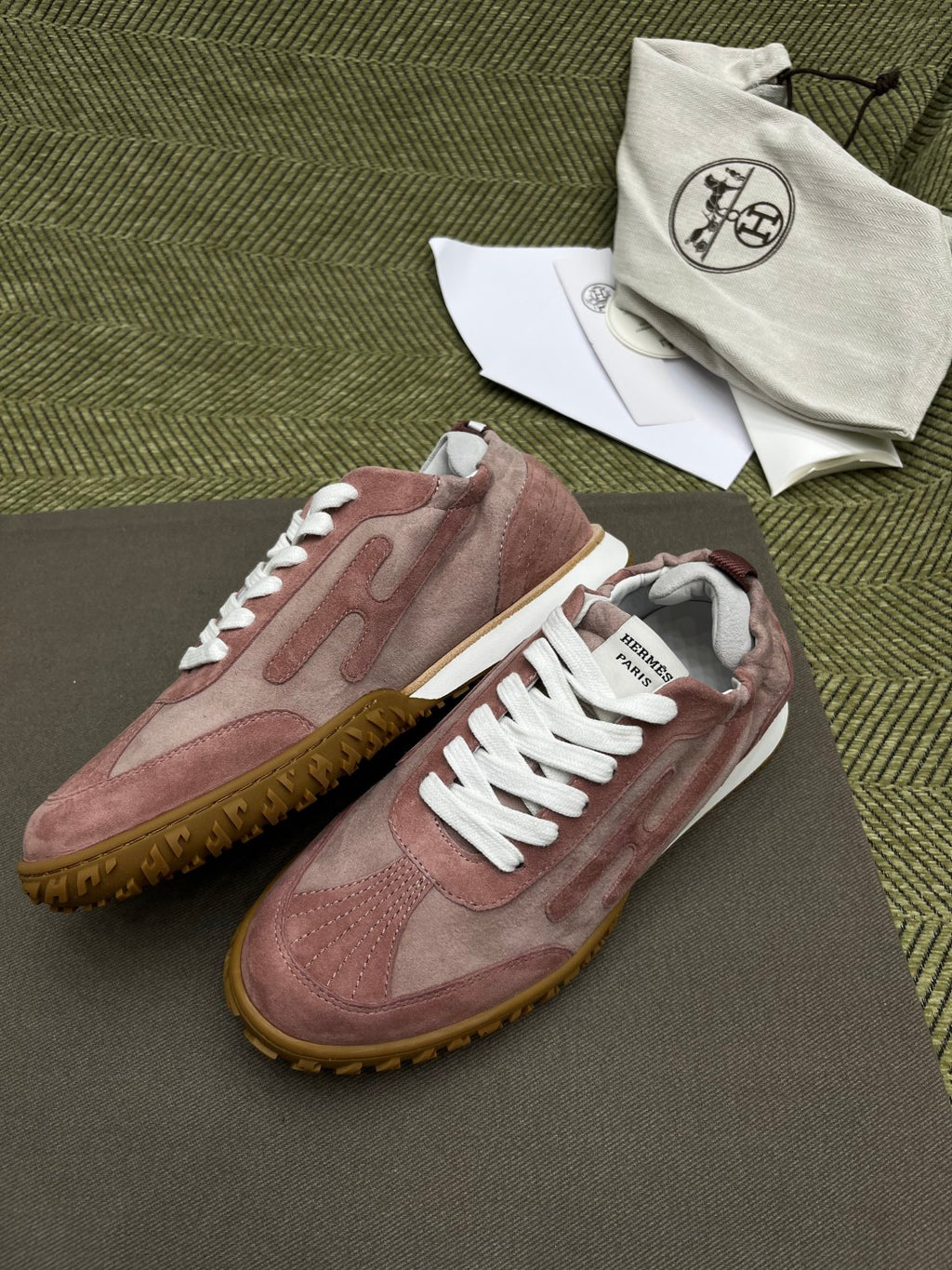 Hermes Women's Four Seasons Low Round Toe Lace Up Casual Shoes Solid Color Leather Jet Sneakers #81318