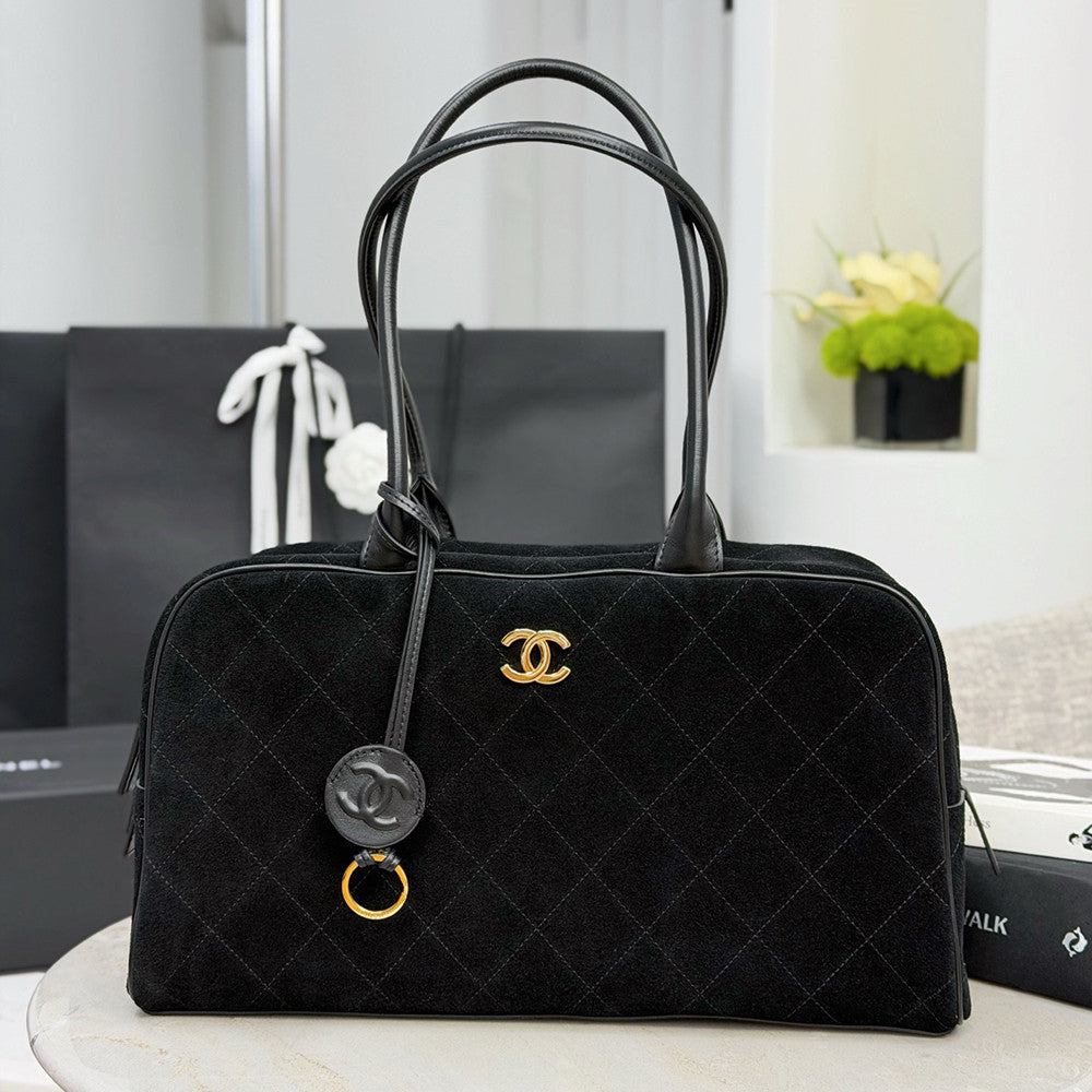 Chanel 𝟐𝟔𝐒 Vintage Suede Bowling Bag Classic Diamond-quilted Design With Metallic Double C Logo Large Capacity Tote Bag Bags #197473