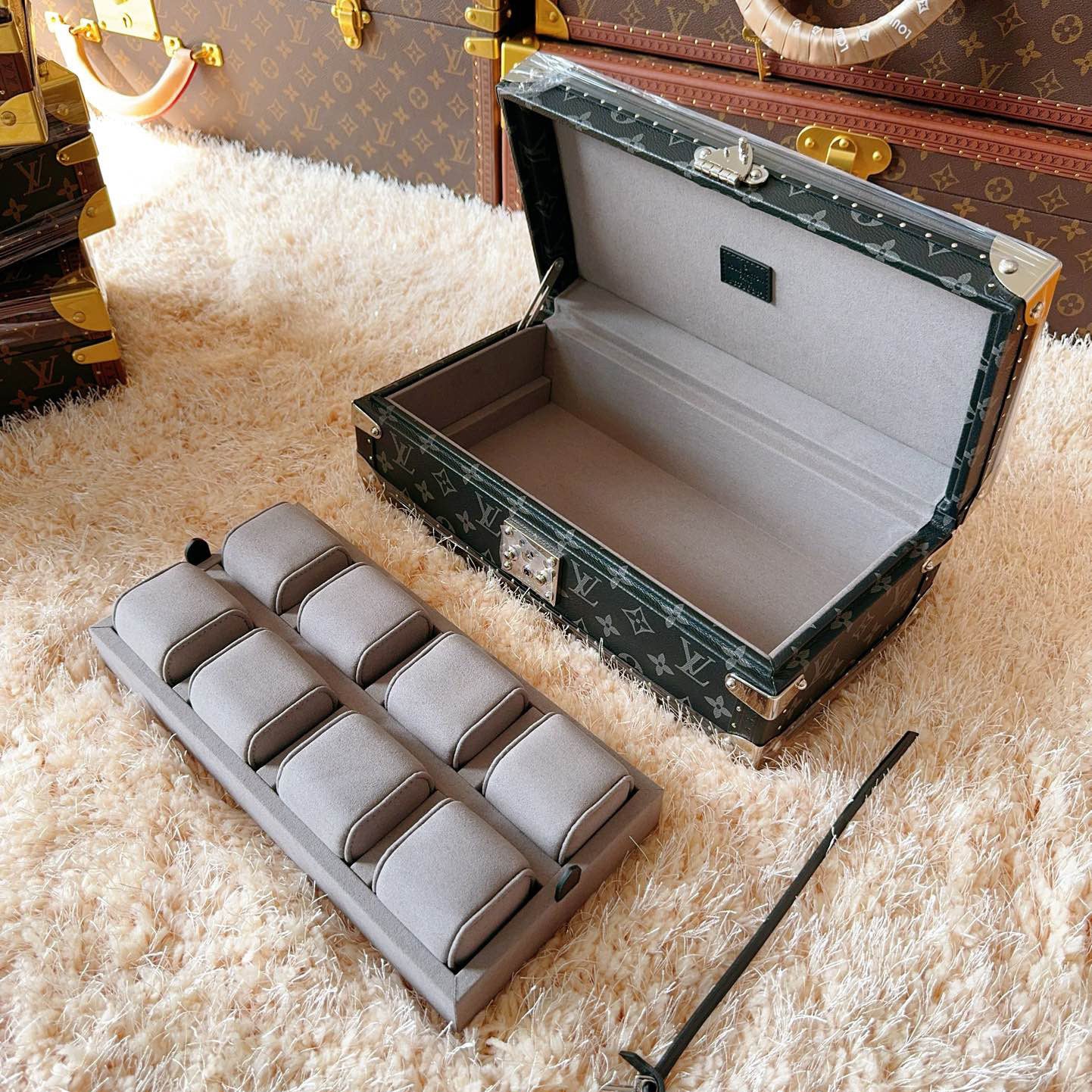 Louis Vuitton Men's and Women's Solid Colour Classic Printed Canvas Watch Storage Box Bag Bags (please Contact Customer Service To Select Colors Before Purchasing.) #77994