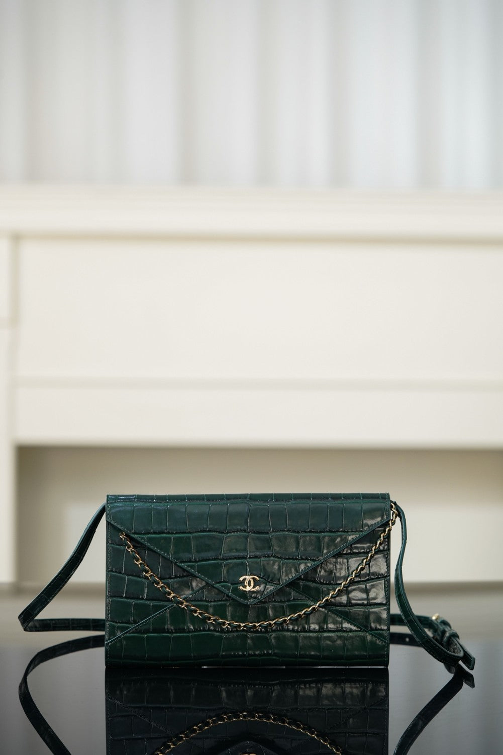Chanel 26S Crocodile-print Envelope Bag Green Classic Envelope-style Flap Silhouette Matching Leather Shoulder Strap Can Be Worn Crossbody Over The Shoulder Or Carried By Hand Bags Lady #197124