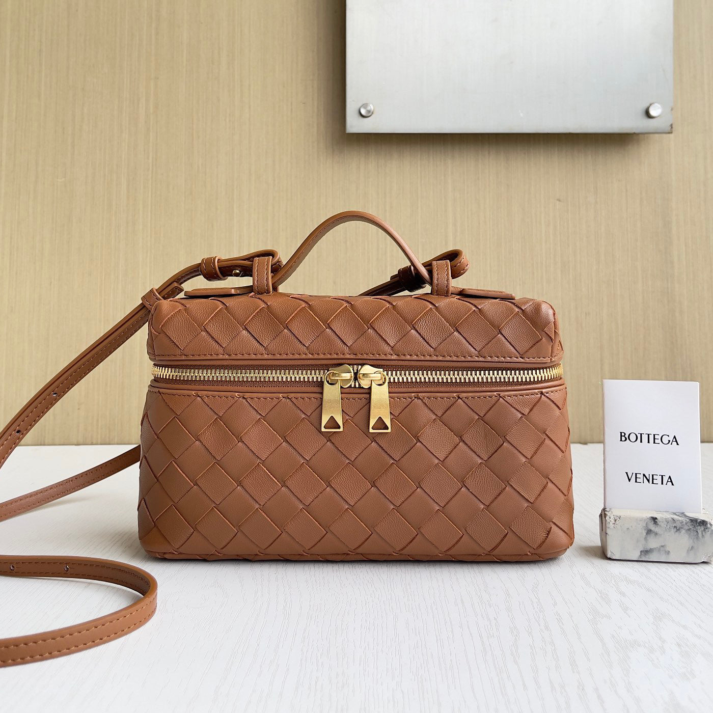 Bottega Veneta Bang Bang Women's Gold Accessories Zipper Closure Solid Color Calfskin Shoulder Crossbody Handbag Bag Bags #76533
