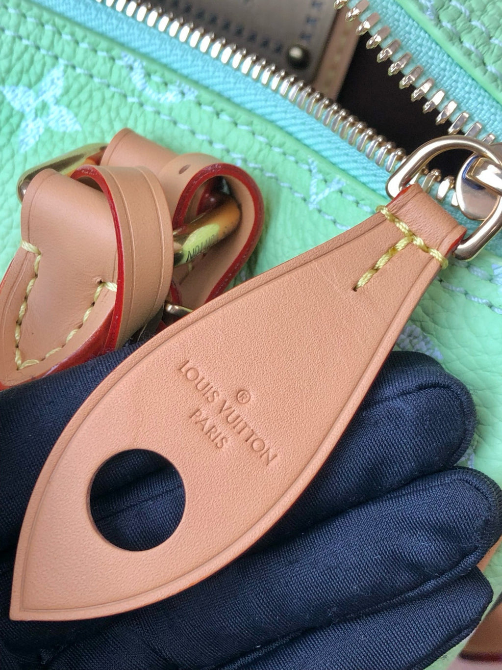Louis Vuitton Women's Fashion Classic Avocado Green Logo Zipper Closure Leather Shoulder Bag Handbags In Small Medium And Large Sizes Crossbody Bag Bags #78663