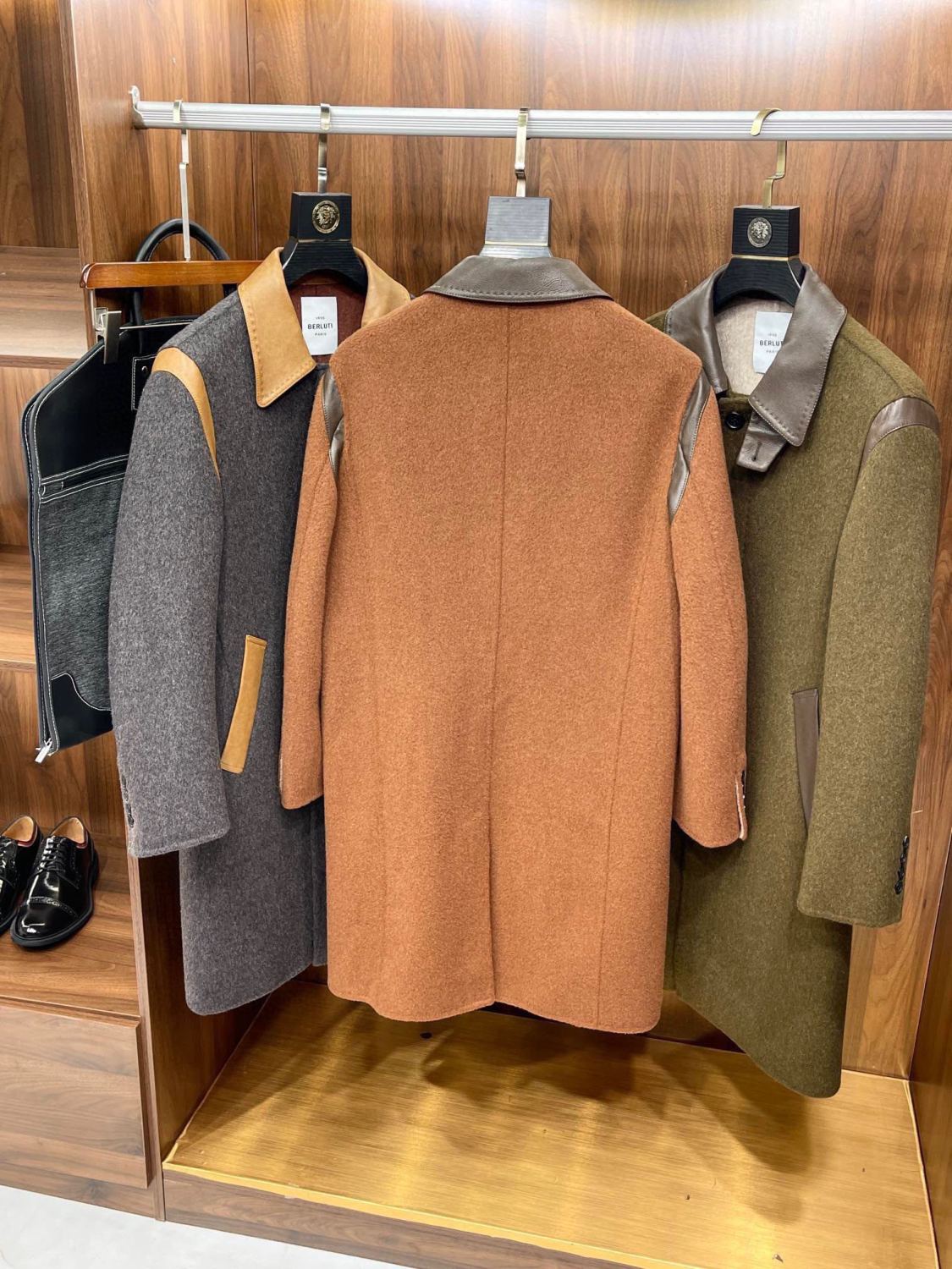 Berluti Men's Fall/Winter Vintage Two-Tone Reversible Wool Blend with Sheepskin Panels Mid-Length Solid Color Long-Sleeve Coat Jacket Ngvp #2579