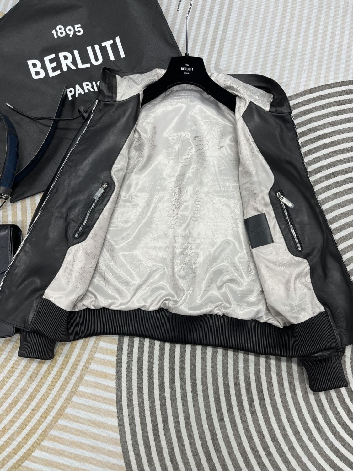 Berluti Men's Autumn And Winter Fashion Solid Color Sheepskin Zipper Long Sleeve Casual Alternative Hooded Leather Jacket Ngvp #9183
