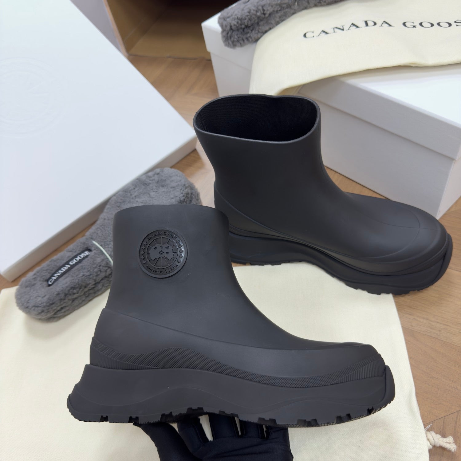 Canada Goose Women's Waterproof Round Toe Printed Rain Boots #332834