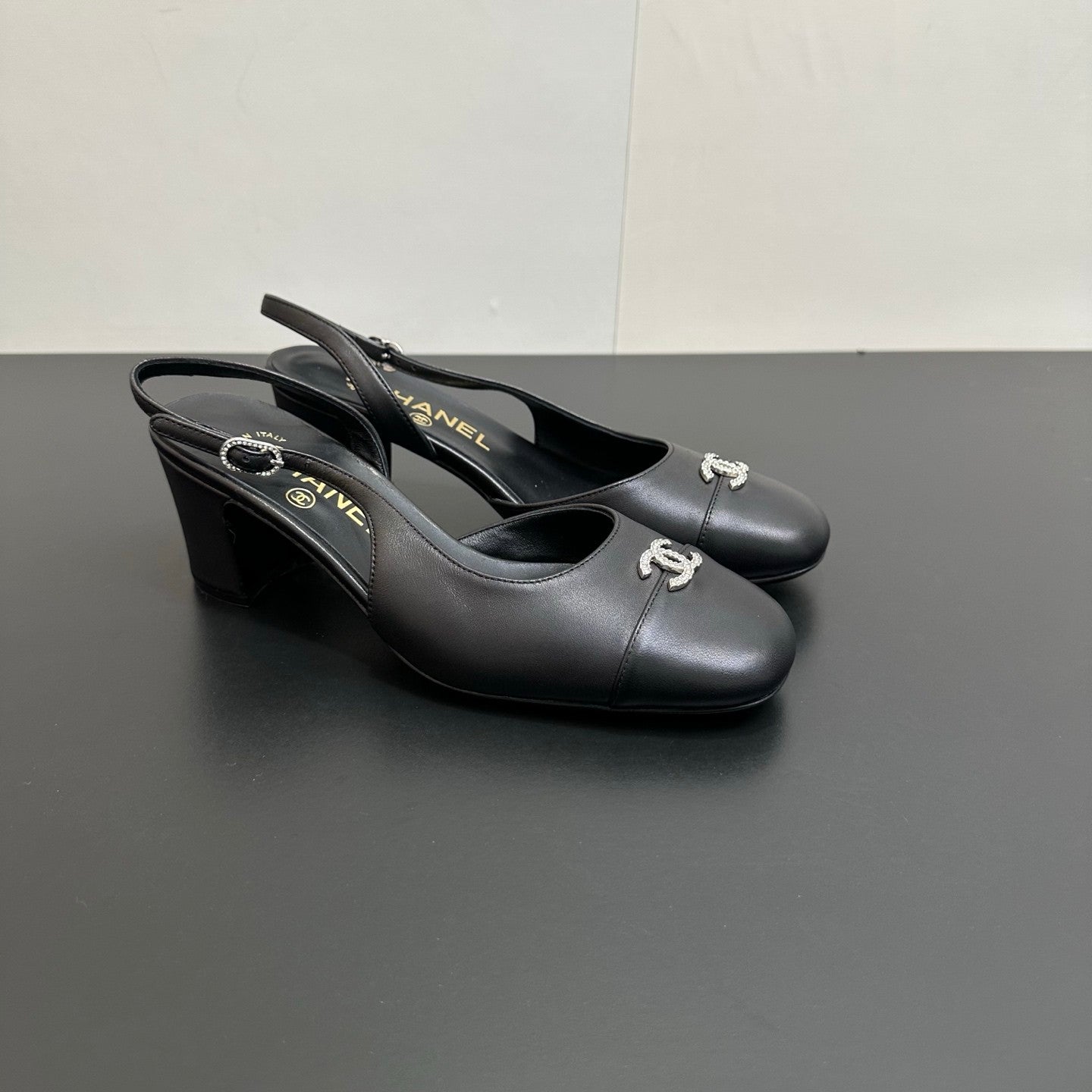 Chanel 6cm Heel Height Double C Thick Heel Back Hollow Color Block Stitching High Heel Sandals #333238
