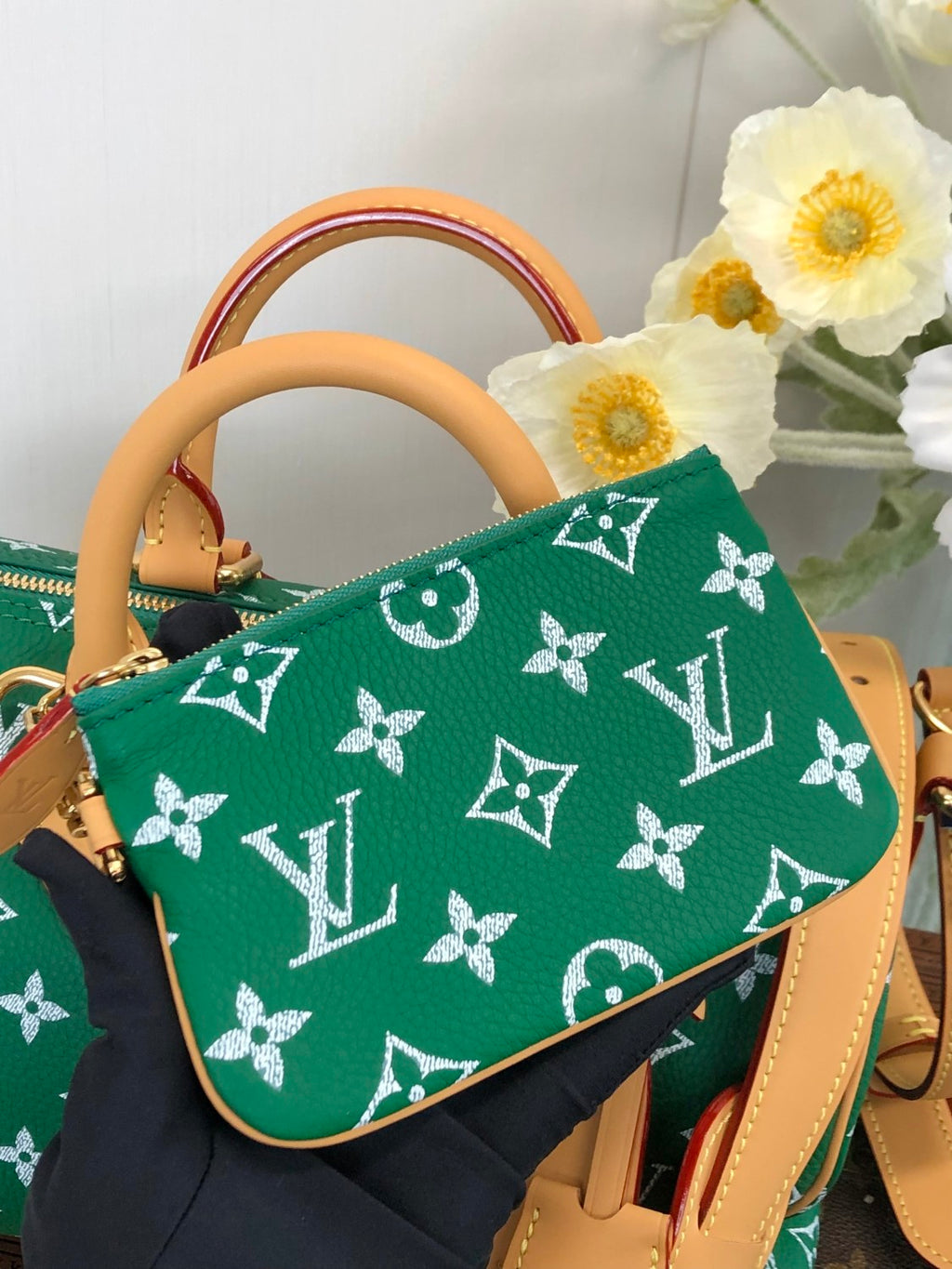 Louis Vuitton Women's Fashion Classic Grass Green Logo Zipper Closure Leather Shoulder Bag Handbags In Small Medium And Large Sizes Crossbody Bag Bags #78661