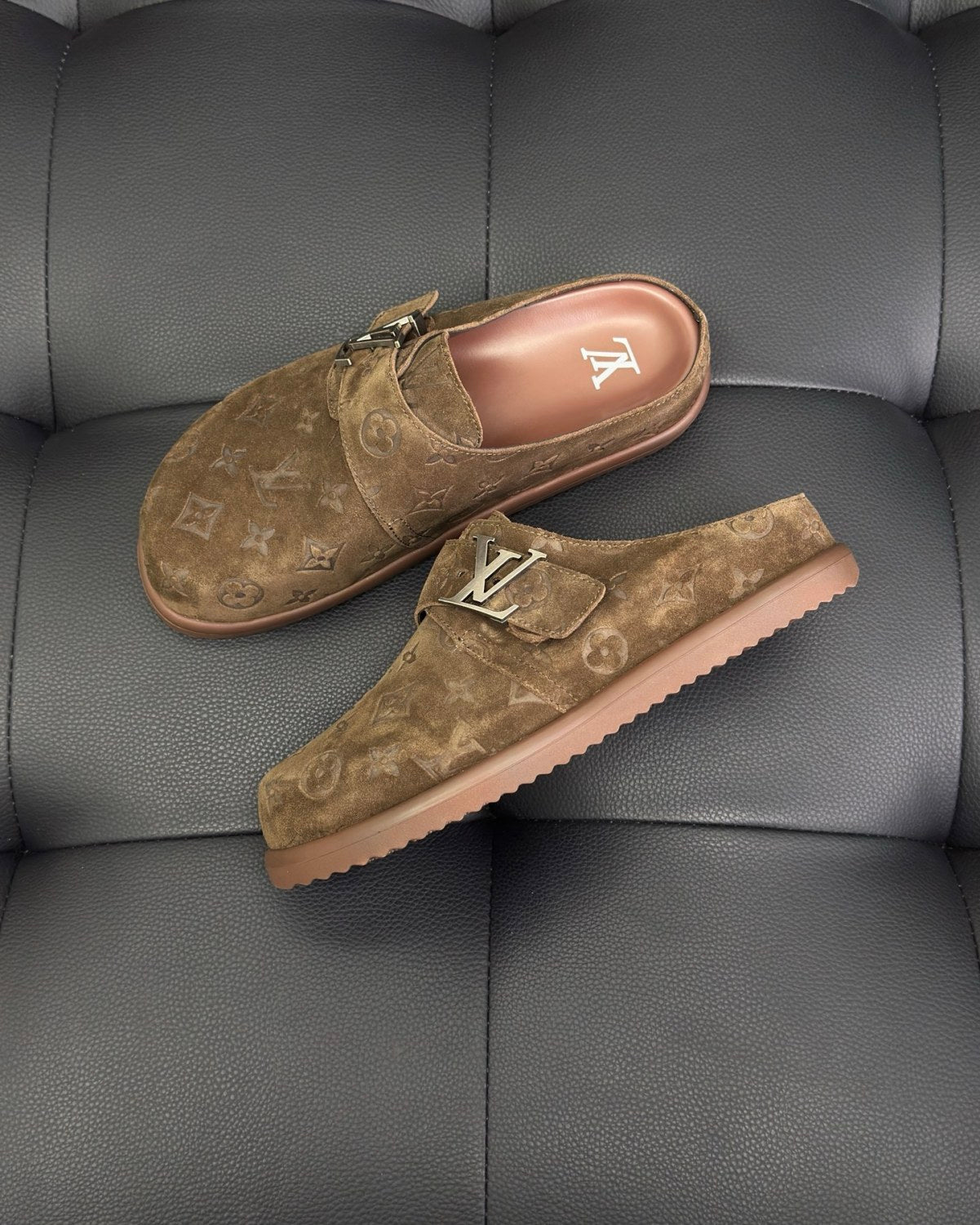 Louis Vuitton LV Easy Mule Men's And Women's Summer Solid Color Letter Print Suede Leather Birkenstock Shoes #77925
