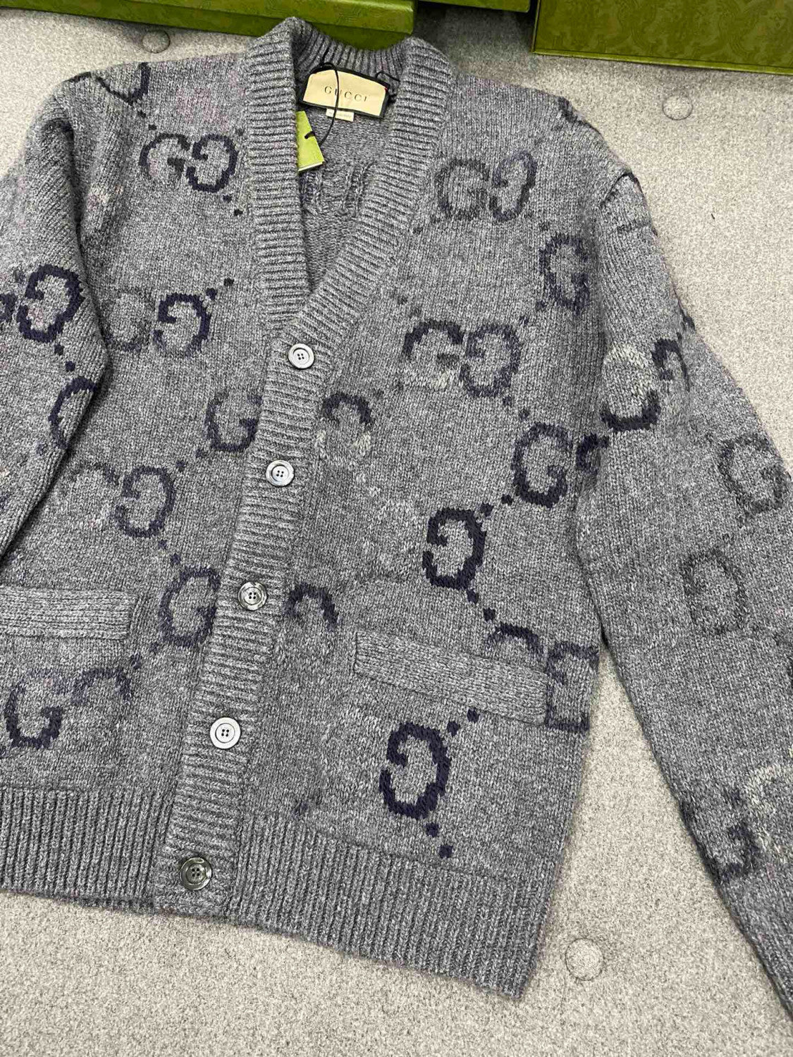Gucci Men's Spring and Autumn Grey Pattern Appliquéd Single Breasted V-neck long Sleeved Knit Wool Cardigan With GG Intarsia #97794