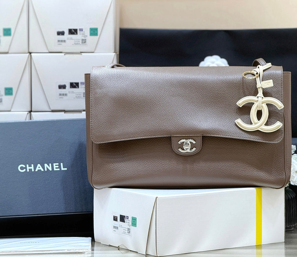 Chanel Maxi Flapbag Grained Calfskin Silver Metal #378922