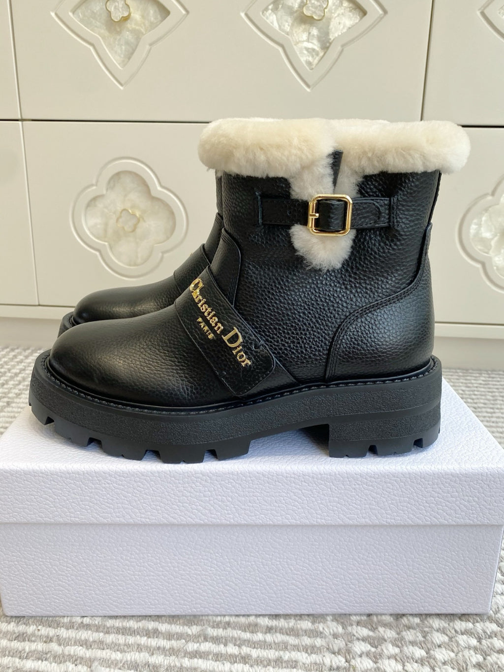 DIOR DiorAlps D-Quest Ankle Boot Black Grained Calfskin White Lambskin Shearling #335893