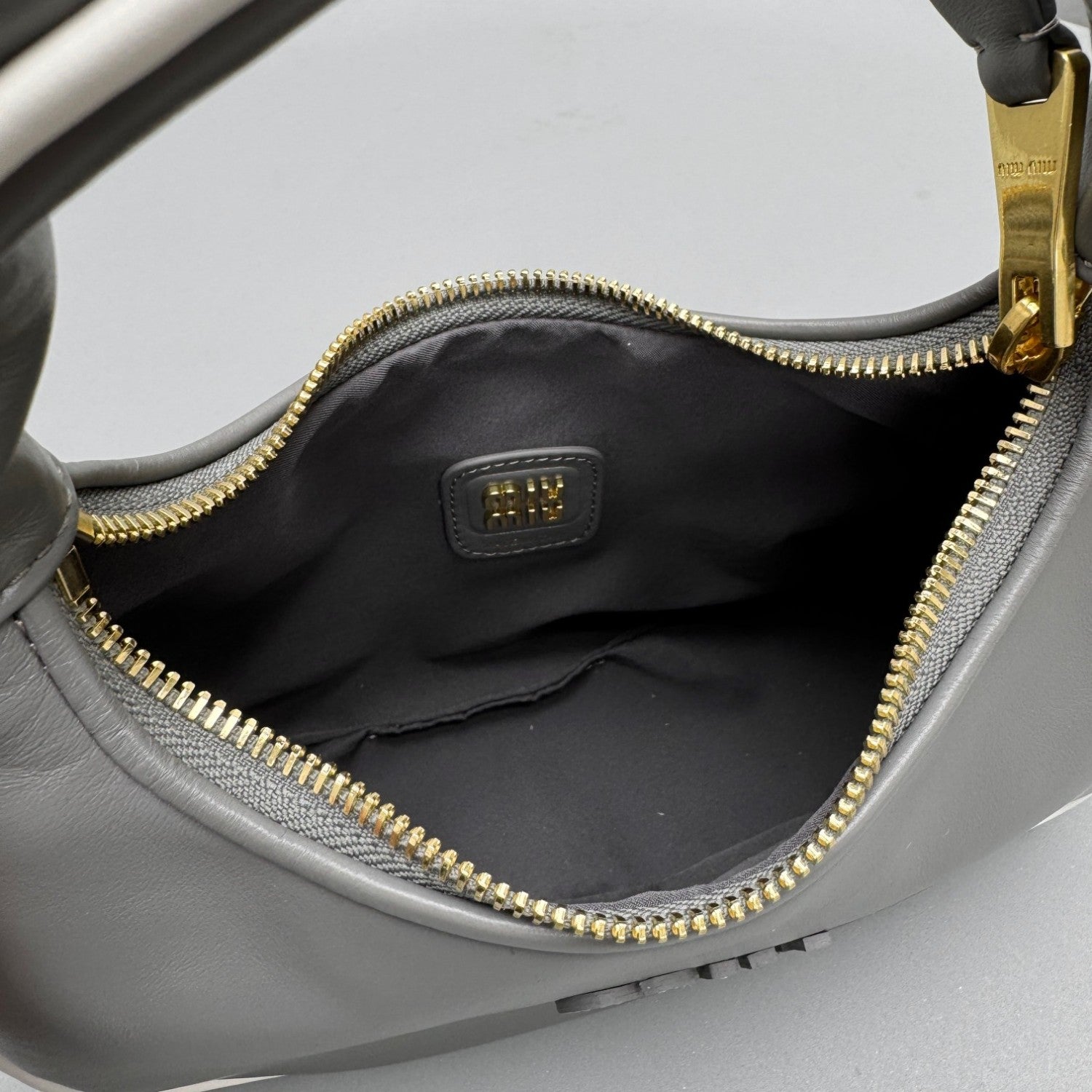 MiuMiu Wander Women's Zipper Closure Quilted Napa Leather Shoulder Crossbody Handbag Bag Bags #76557