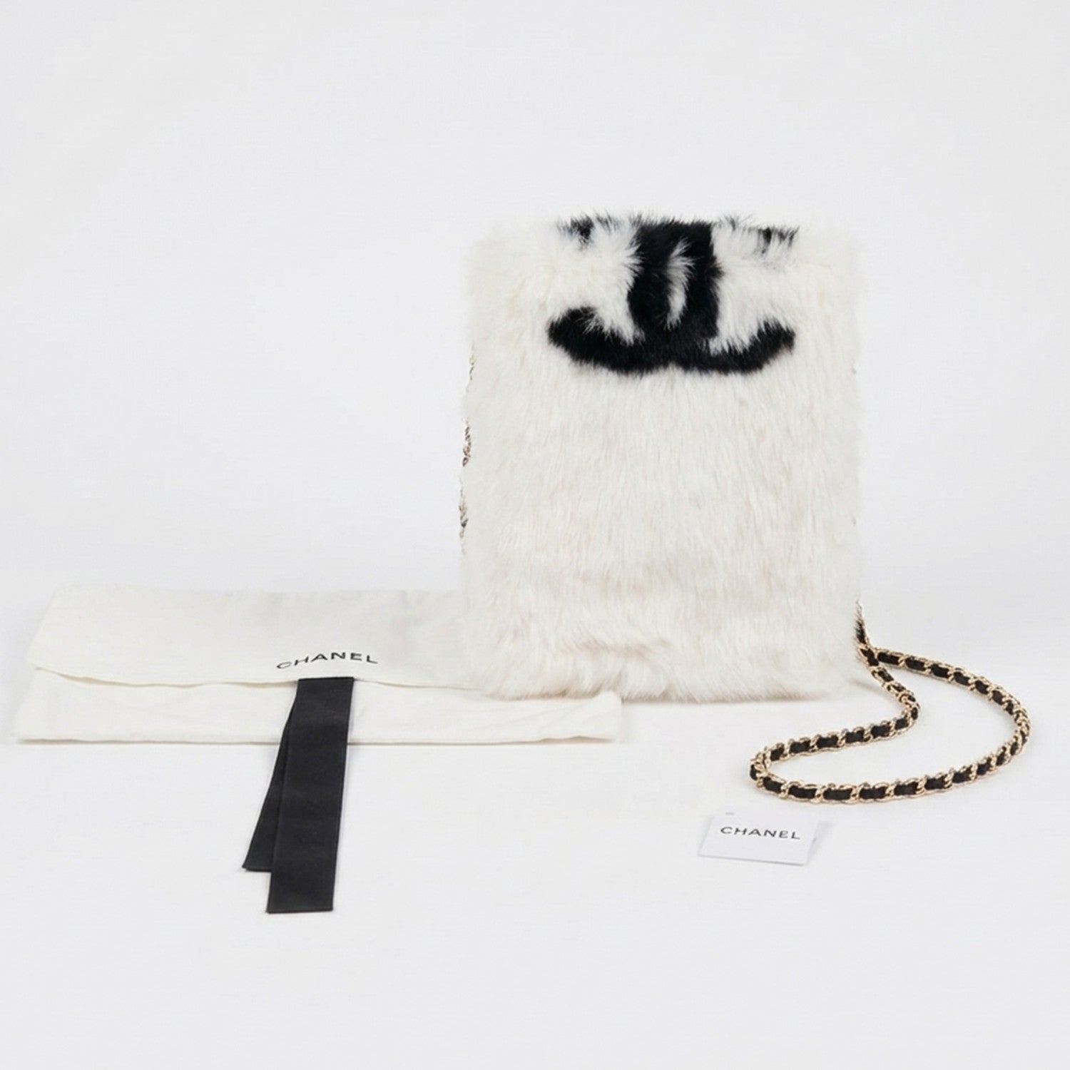 Chanel Autumn/winter Plush Chain Crossbody Bag With Double C Logo Stylish And Trendy Exquisite Handbag In Black And White #192905