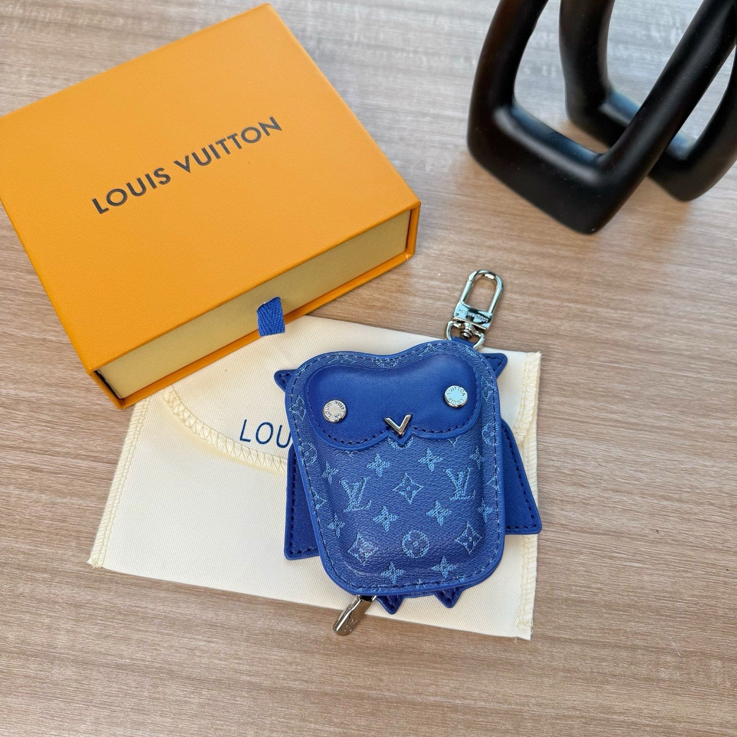 Louis Vuitton Lv Owl Headphones Bag Keychain Pendant Fashionable Exquisite Bag Pendant Monogram Mini Bag Accessory M03442 #195328