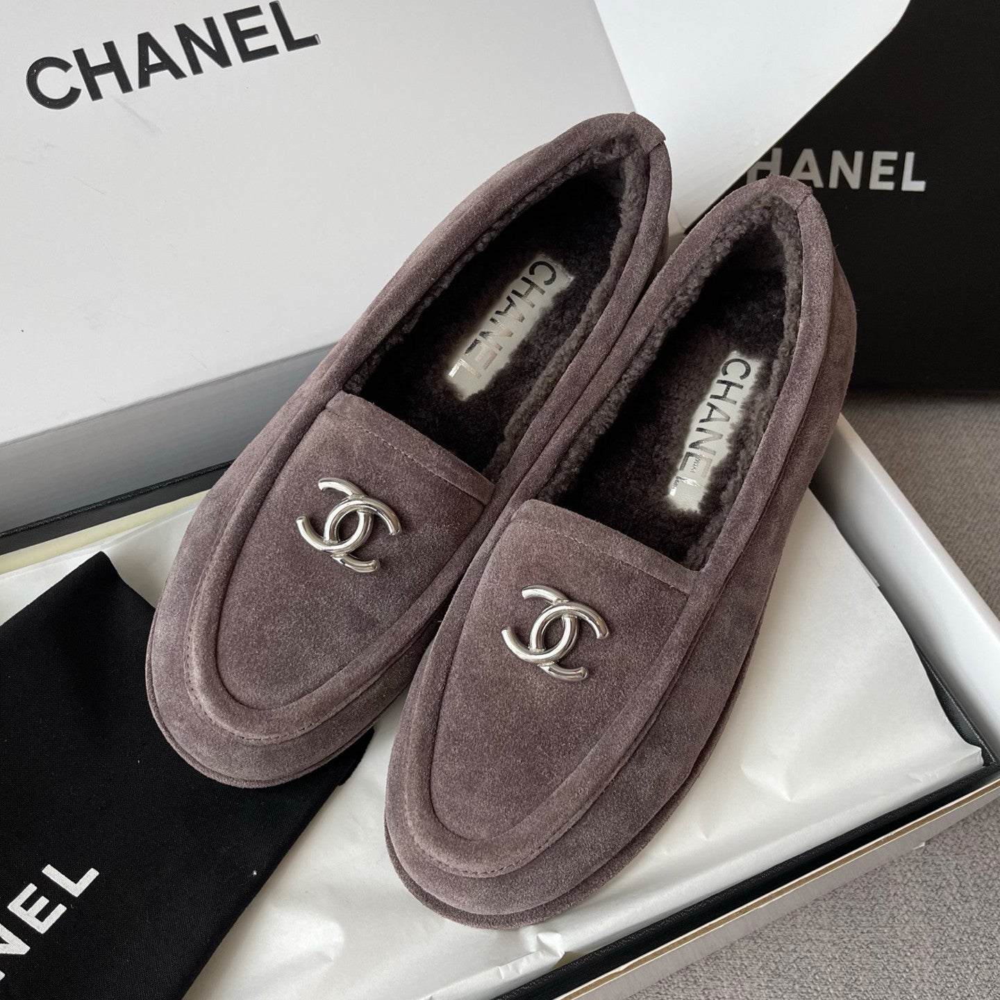 Chanel Women's Fall/Winter Logo Suede Solid-Color Round-Toe Low-Top Loafers Casual Flats Shoes #81589